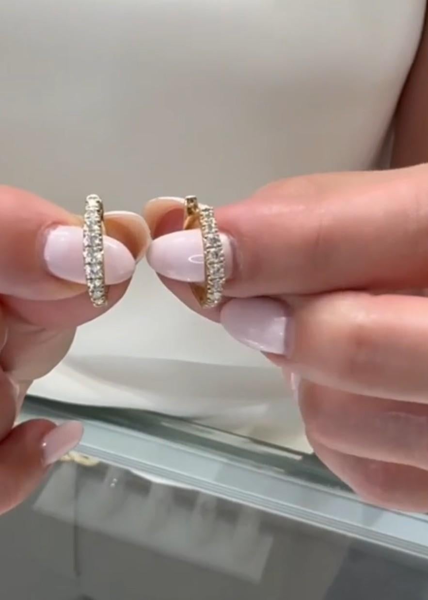 Allison Kaufman Créoles ovales en or jaune 14 carats avec diamants en vente 2