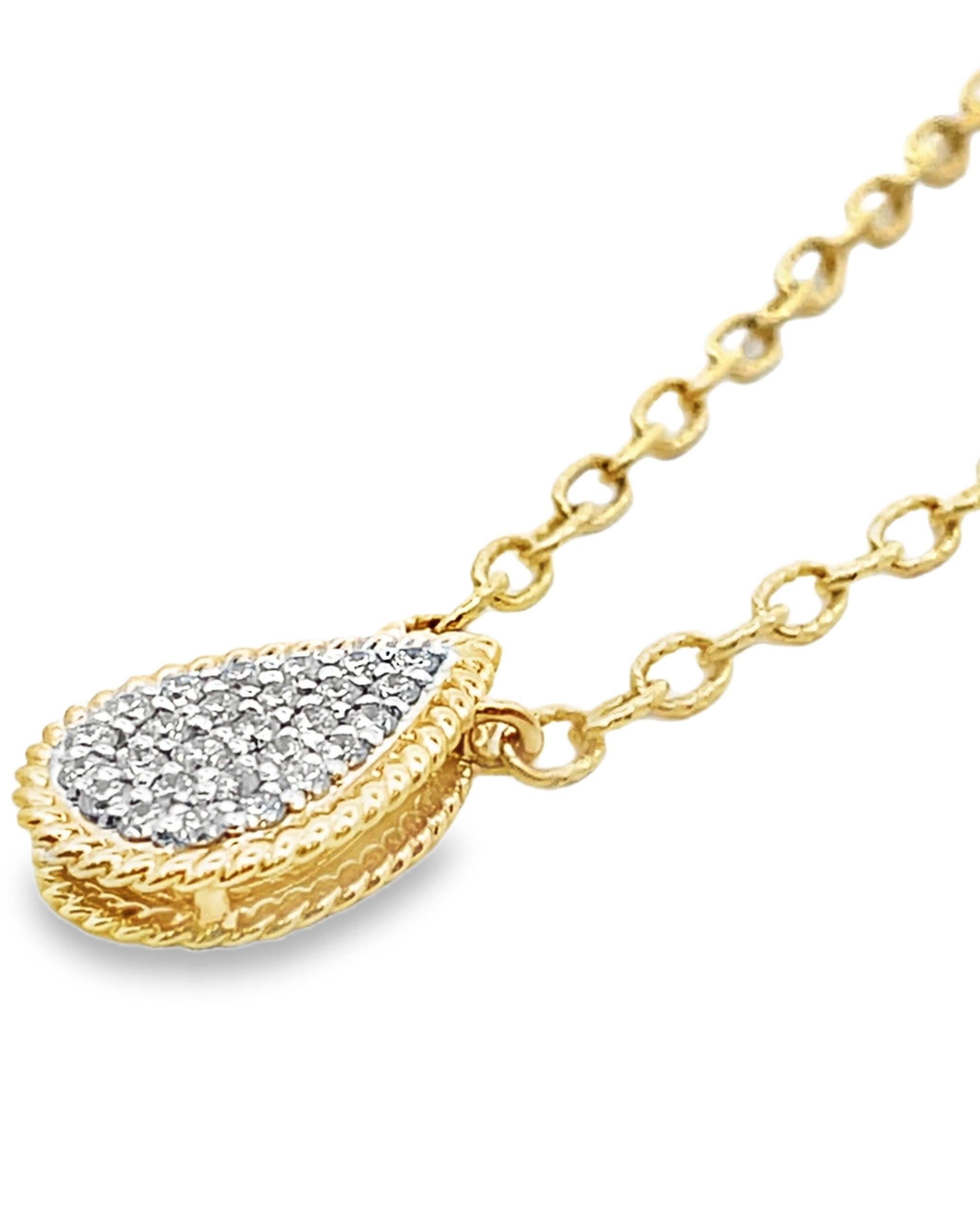 Taglio rotondo Collana con ciondolo con diamante a forma di pera in oro giallo 14K di Allison Kaufman, con catena A Link in vendita
