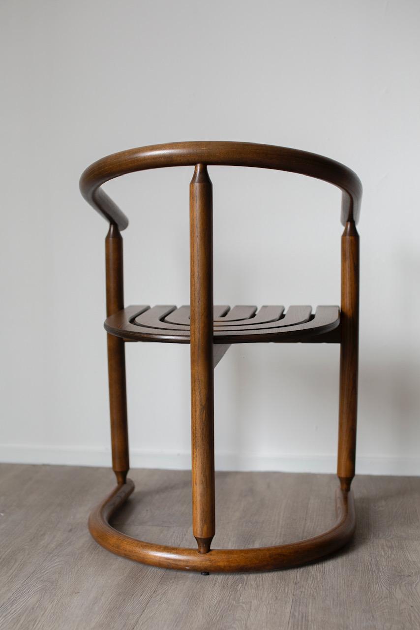 Amazing rare German chair. Rainbow shaped wooden seat, bent quality wood. Very good vintage condition. Price per chair, 2 available

Dimensions:
Height: 74 cm
Length: 41 cm
Width: 54 cm