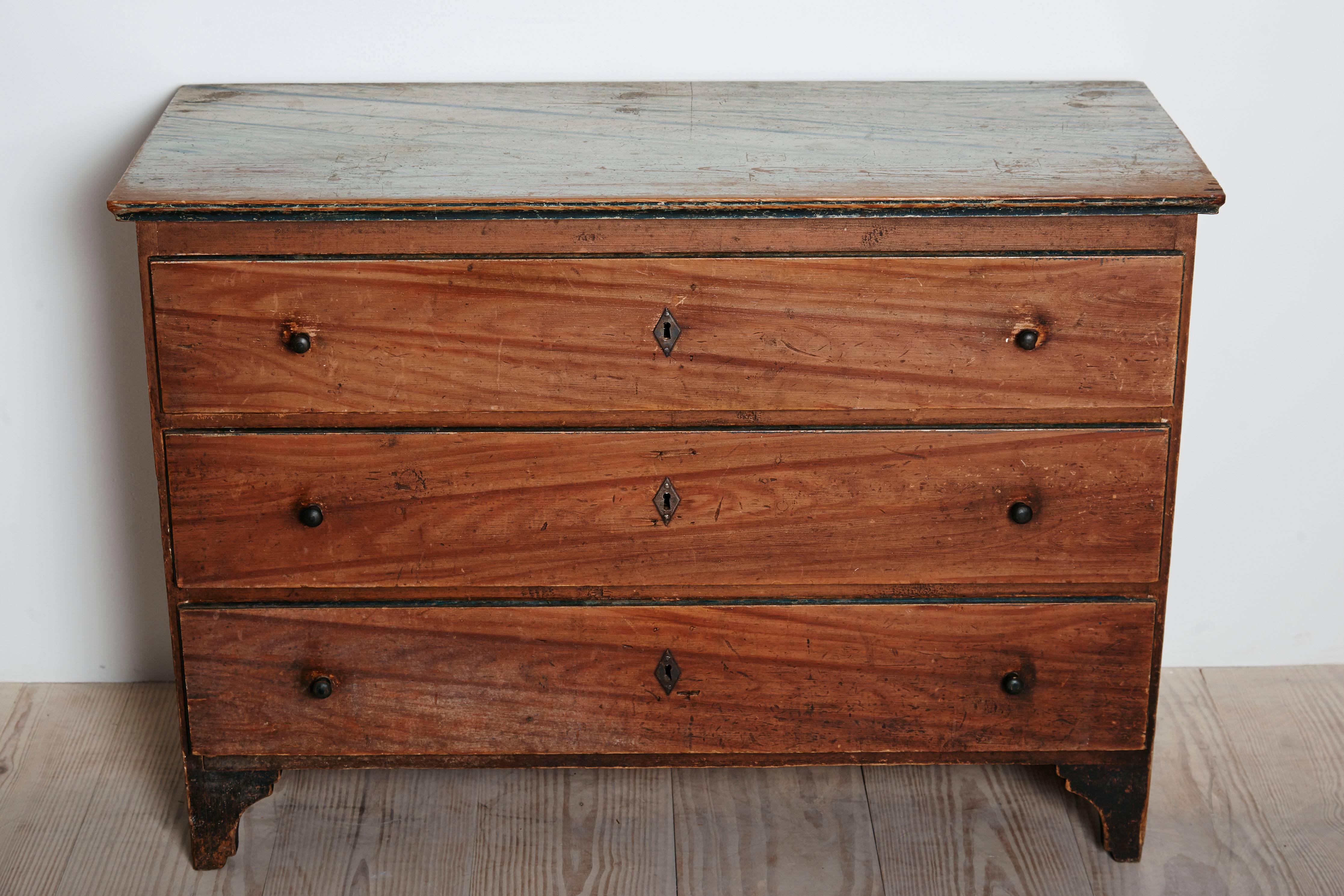 Allmoge Commode with Faux Bois and Faux Marble Finish, Sweden, Dated 1842 In Good Condition In New York, NY