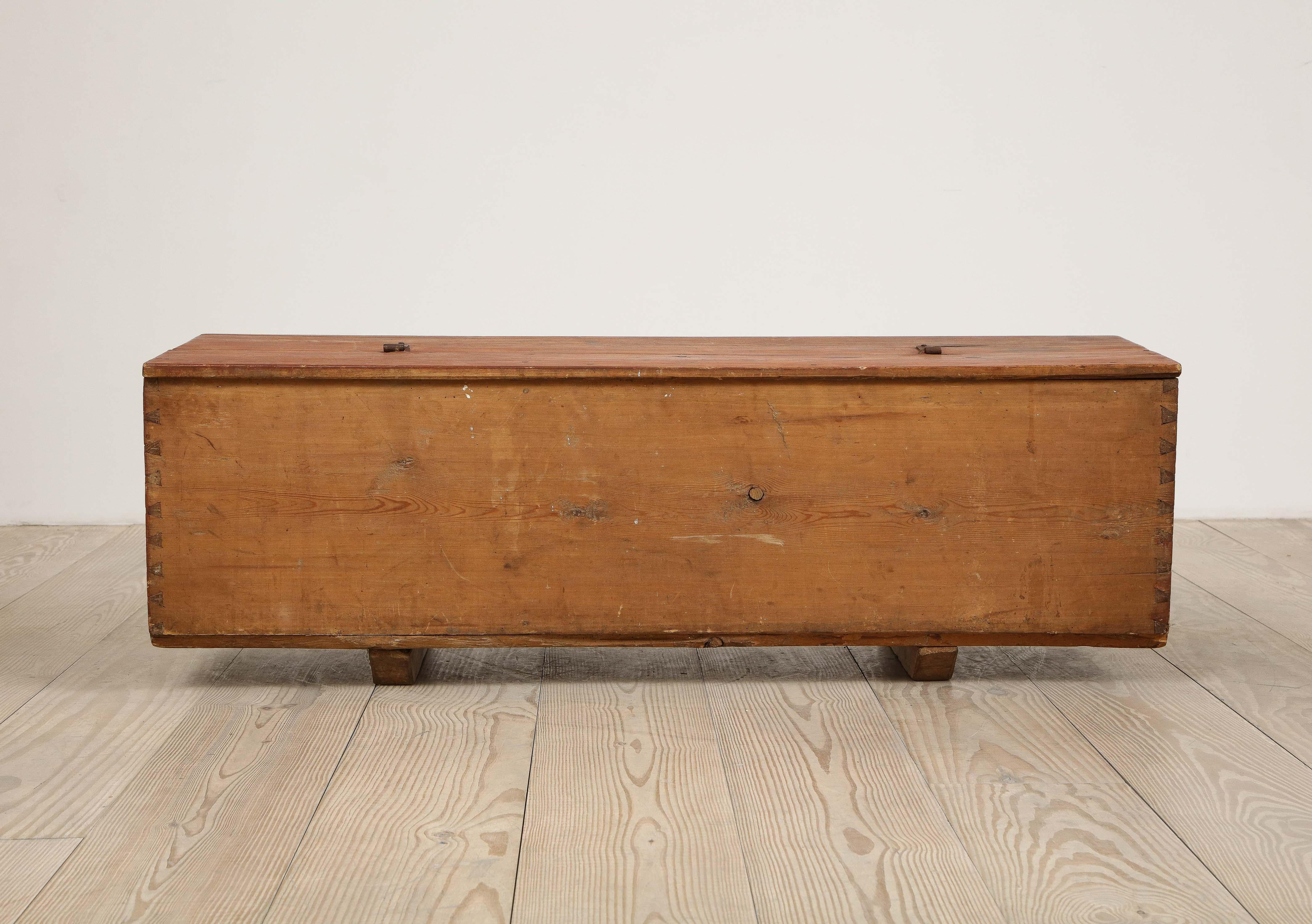 Allmoge Trunk or Bench with Faux Bois Painted Finish, Origin Sweden, circa 1800 2