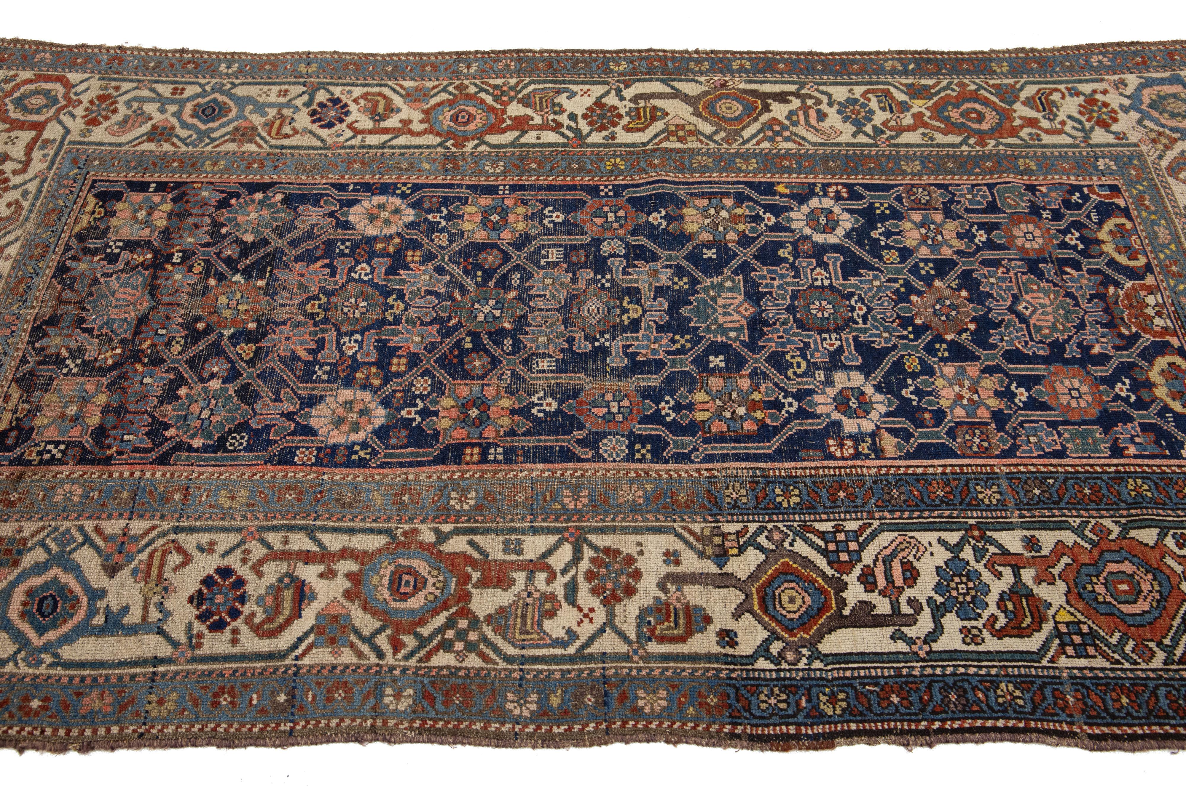 Antiker Bidjar Scatter-Wollteppich in Marineblau, Allover (Handgeknüpft) im Angebot