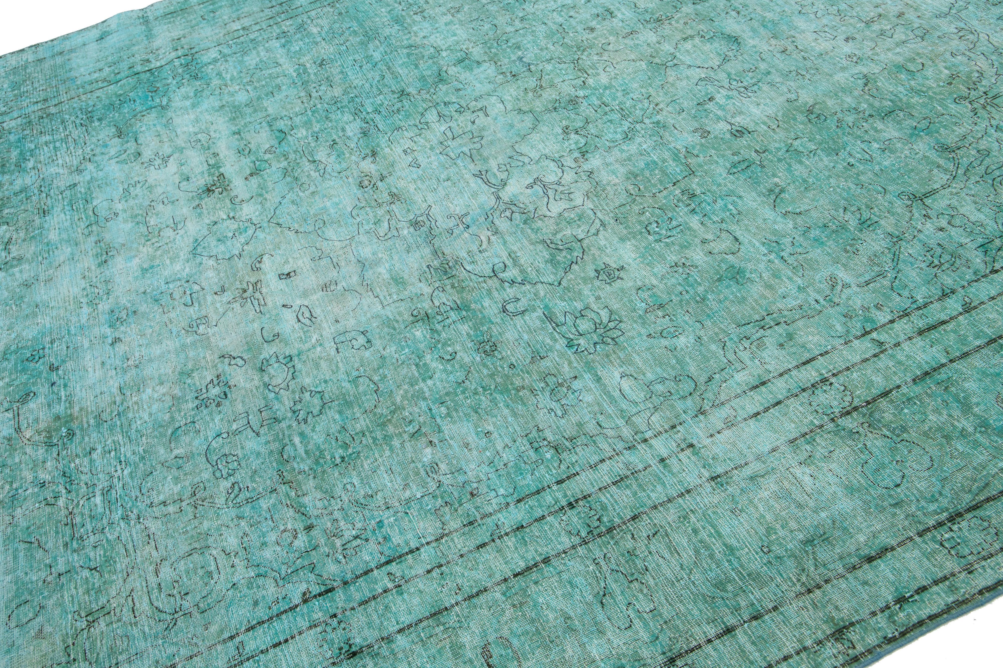 Overdyed Antique  Tapis en laine Room Size In Green en vente 2