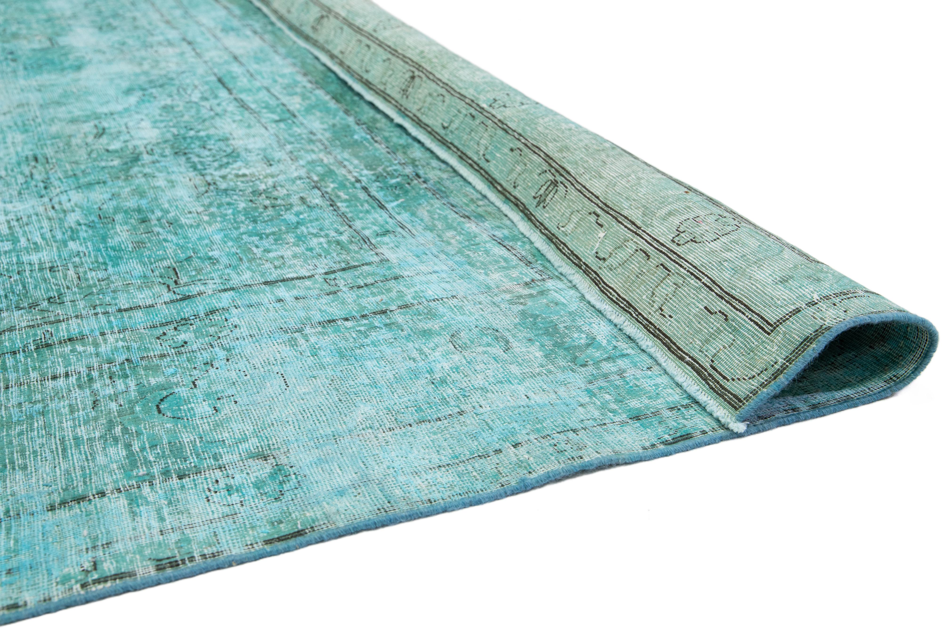 Islamique Overdyed Antique  Tapis en laine Room Size In Green en vente