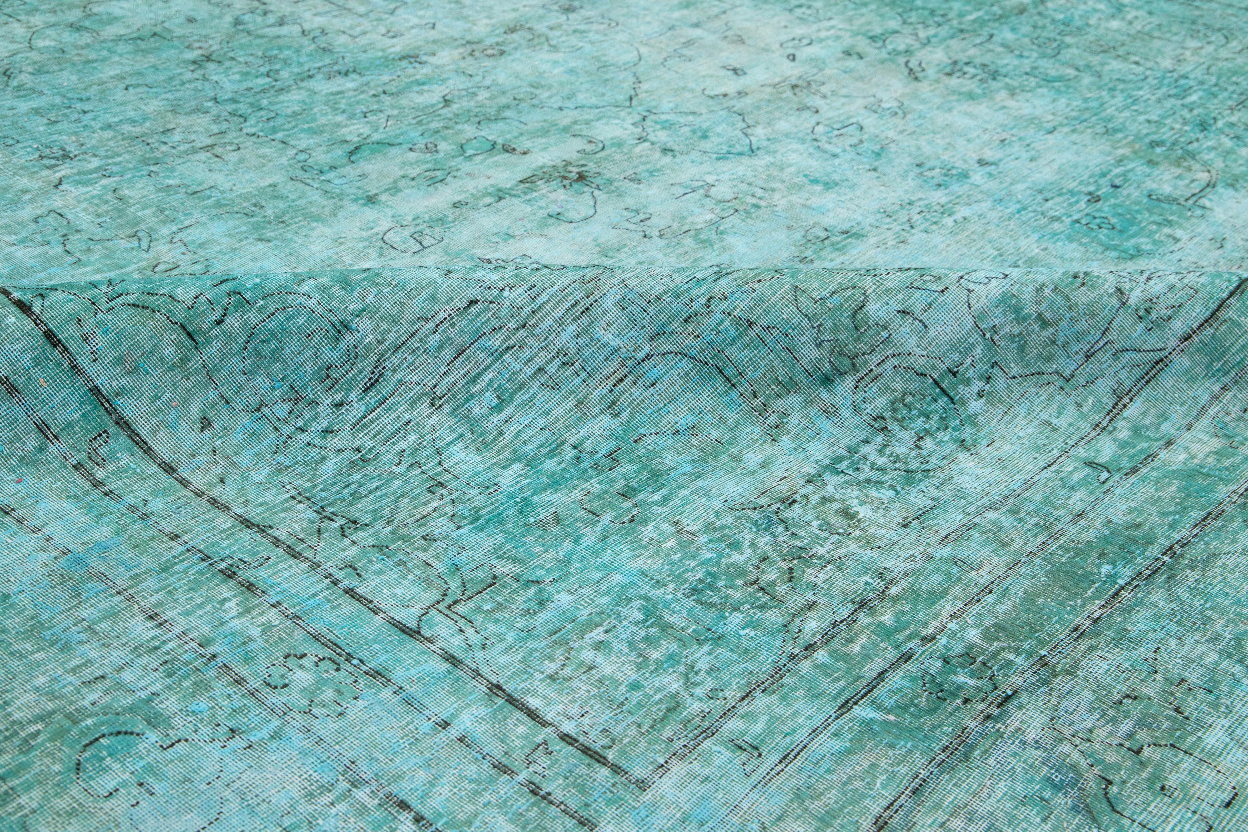 Perse Overdyed Antique  Tapis en laine Room Size In Green en vente