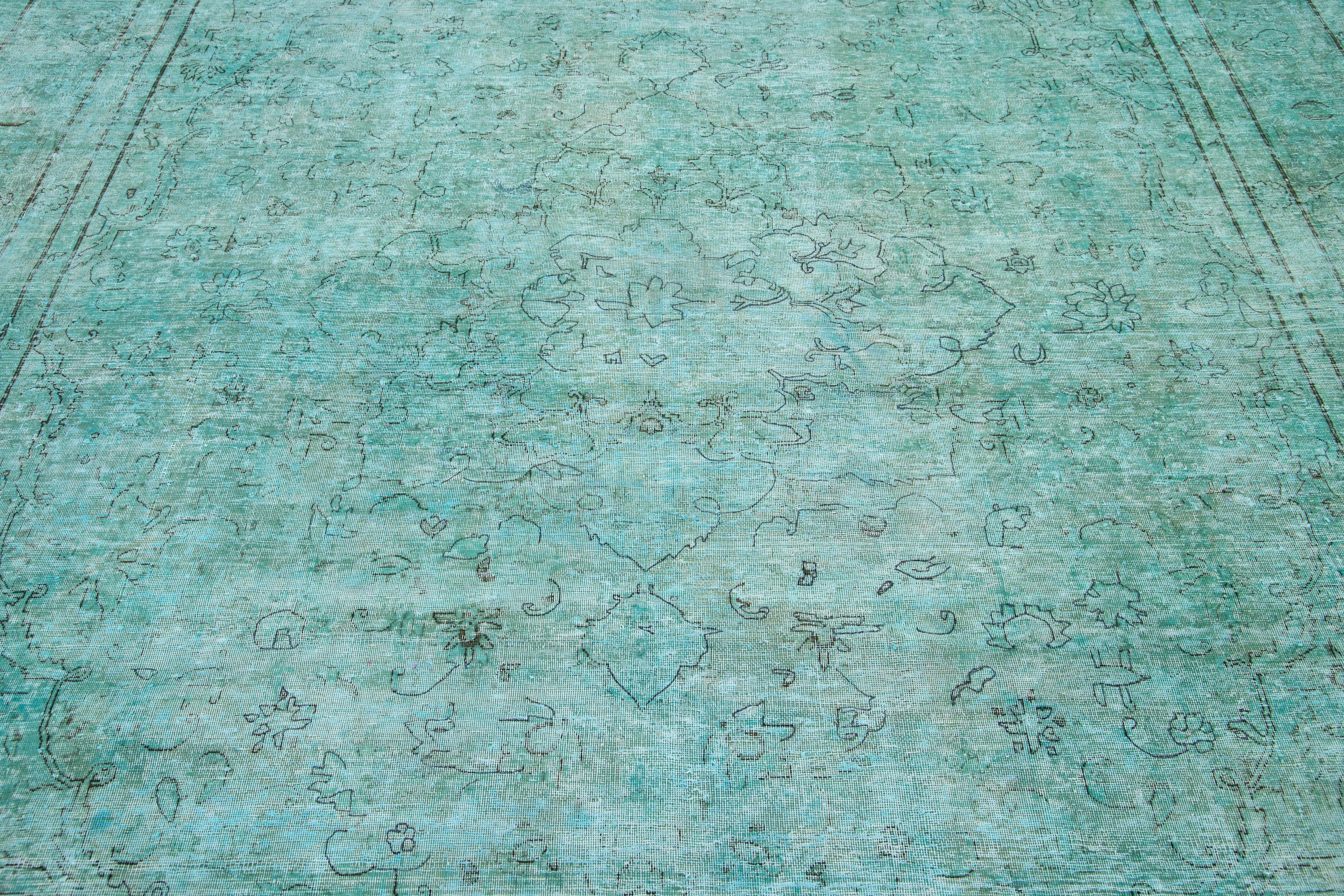 20ième siècle Overdyed Antique  Tapis en laine Room Size In Green en vente