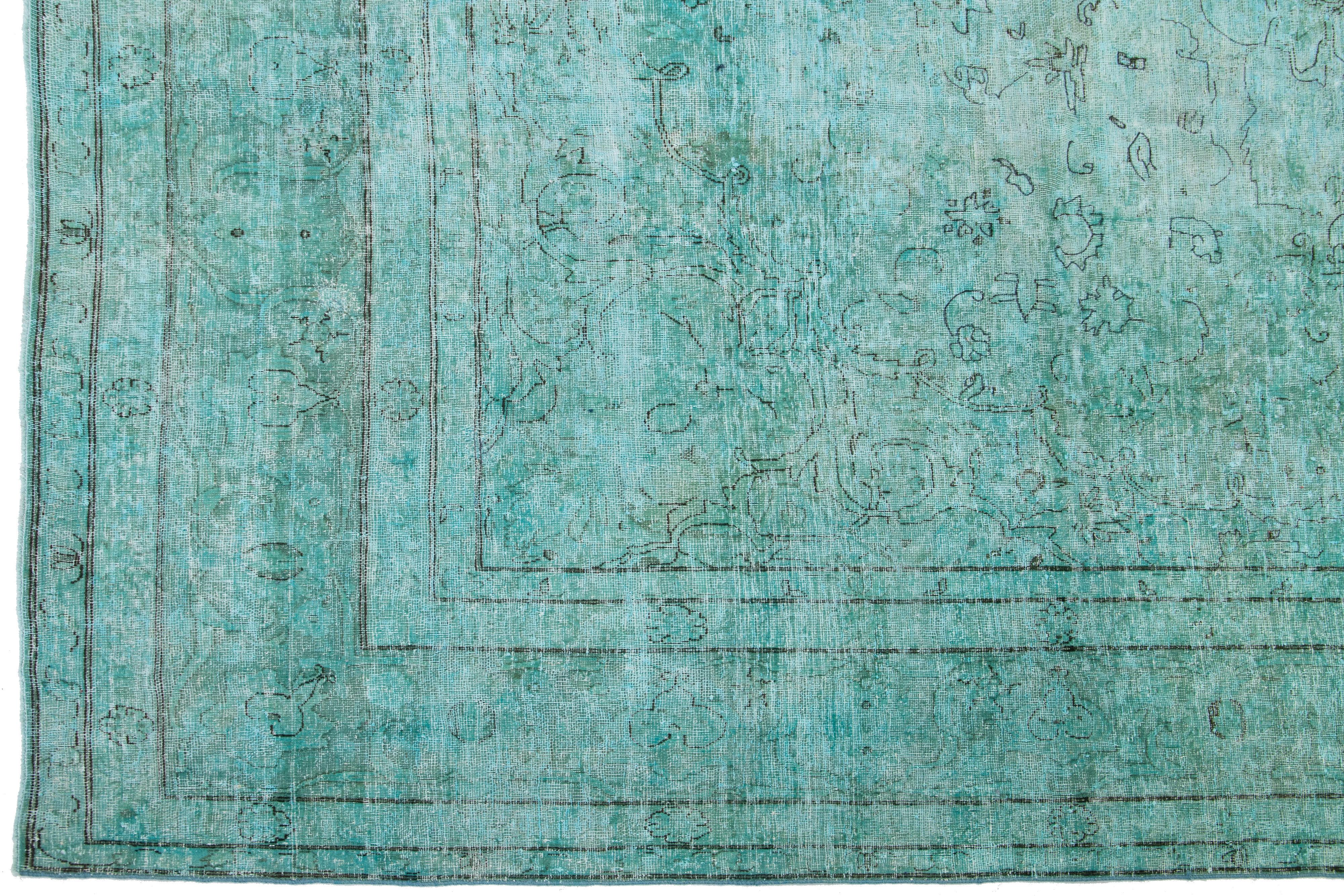 Laine Overdyed Antique  Tapis en laine Room Size In Green en vente