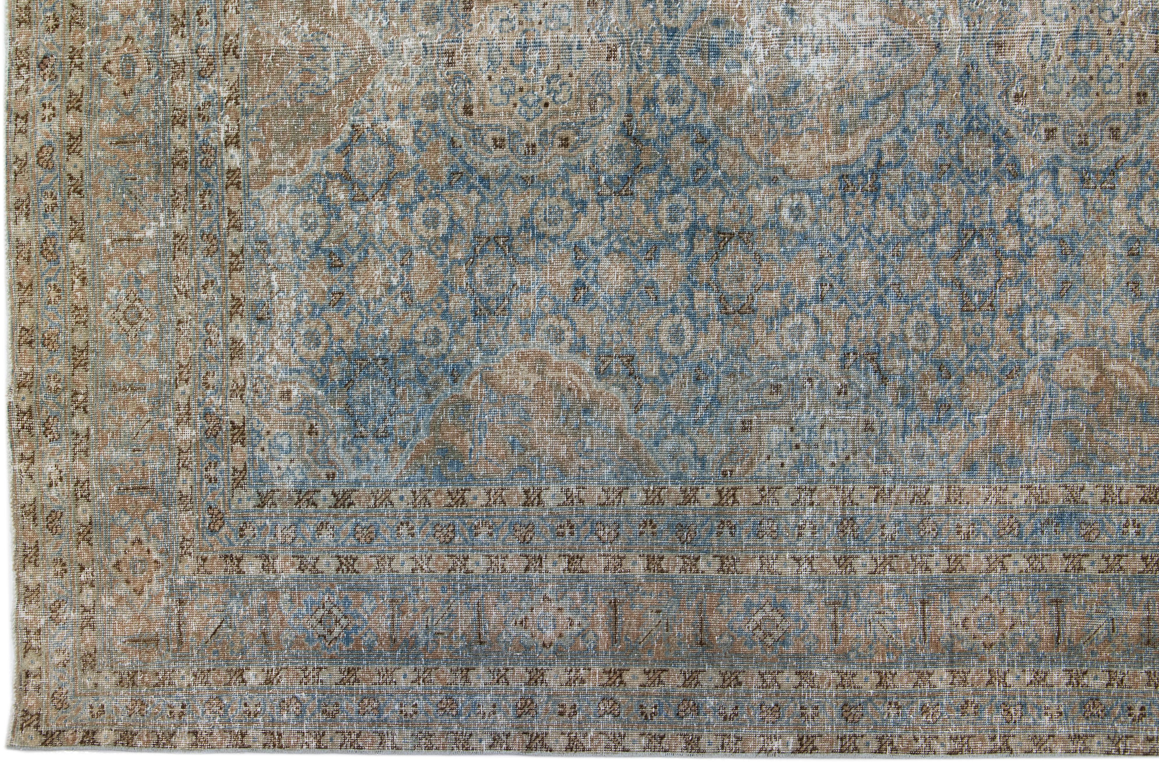 Antiker persischer Mahal-Blauer handgefertigter Galerie-Wollteppich im Zustand „Starke Gebrauchsspuren“ im Angebot in Norwalk, CT