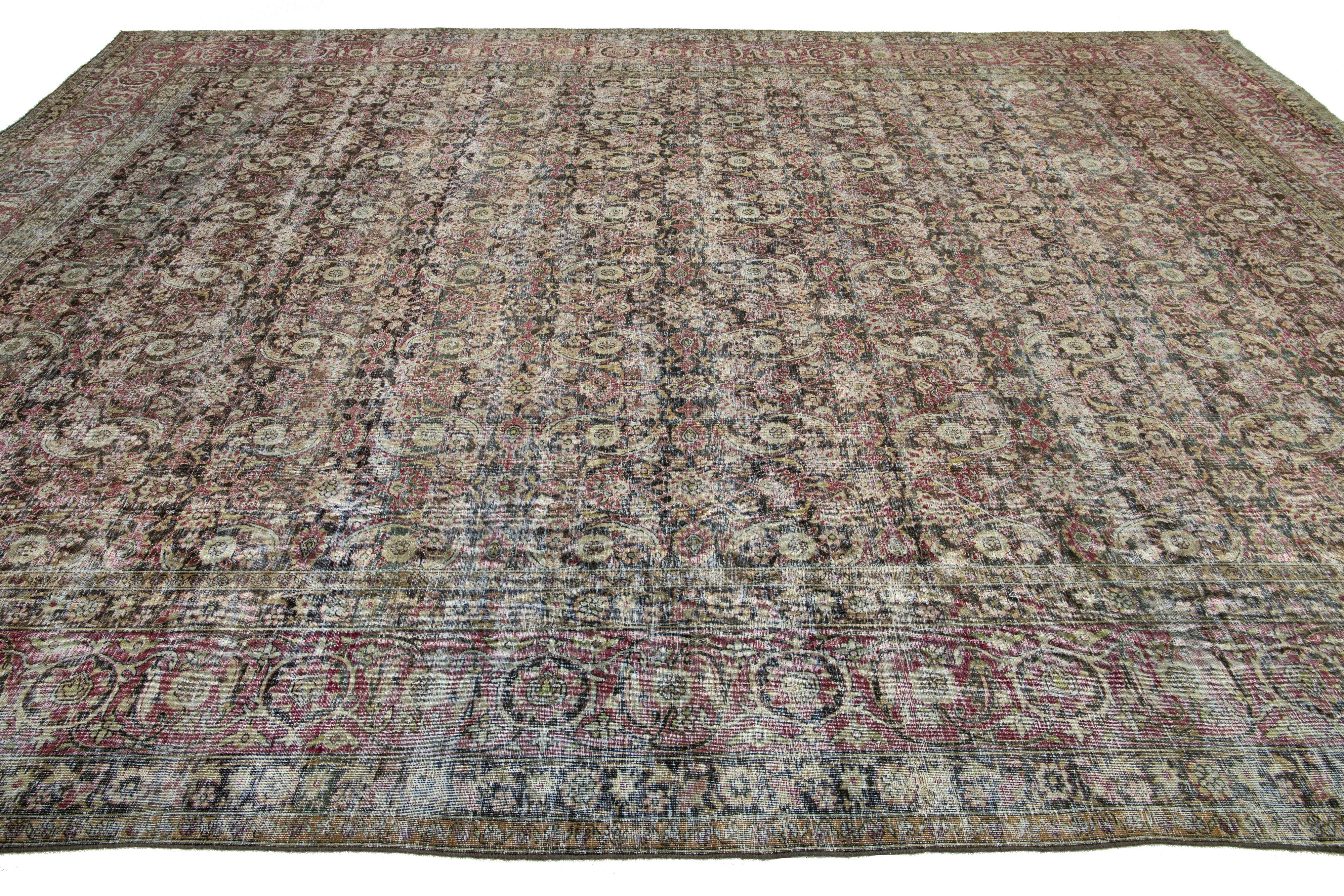 XIXe siècle Tapis ancien en laine persane Design/One, coloris Brown en vente