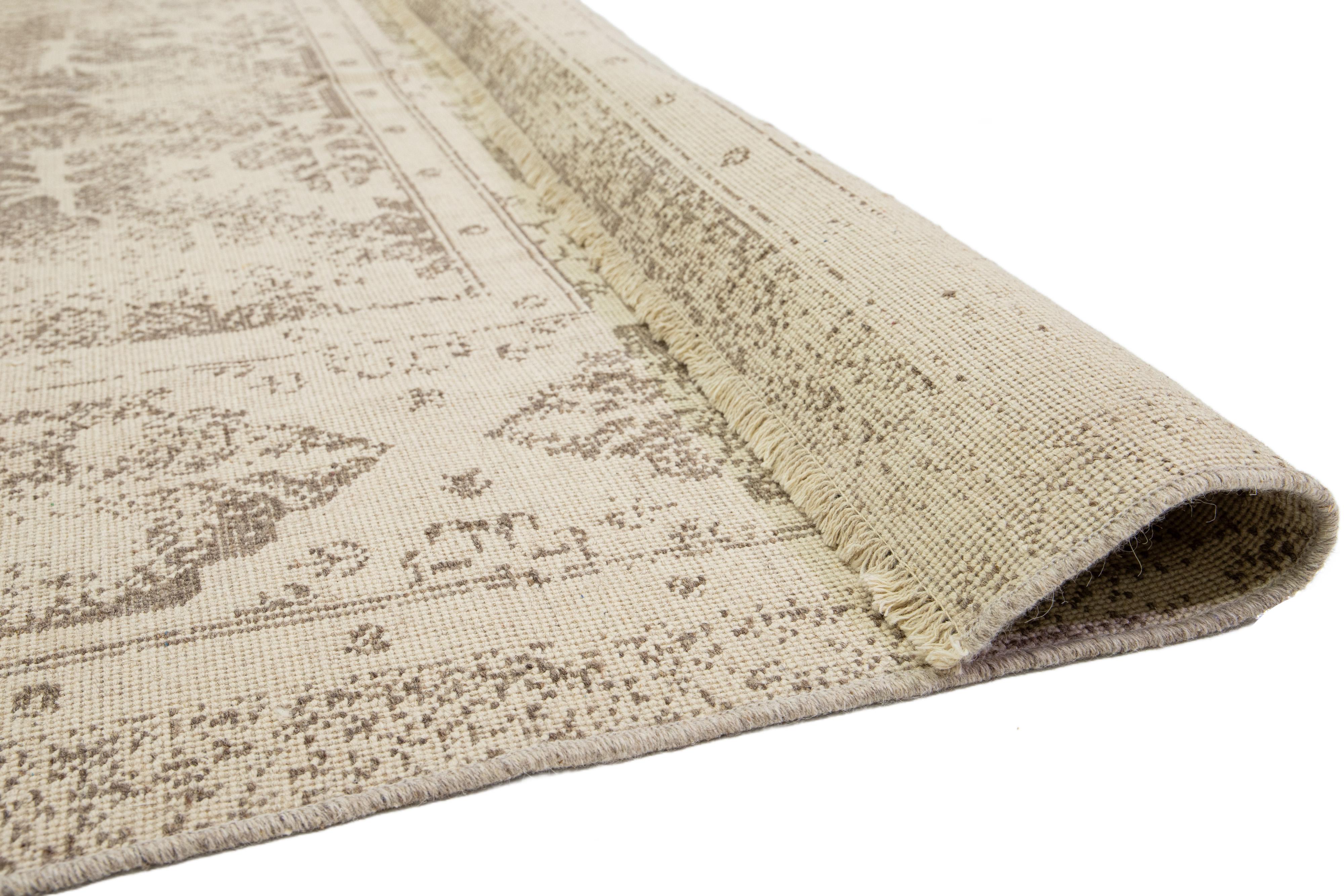 Alfombra contemporánea de lana tejida a mano de color beige y marrón claro Moderno en venta