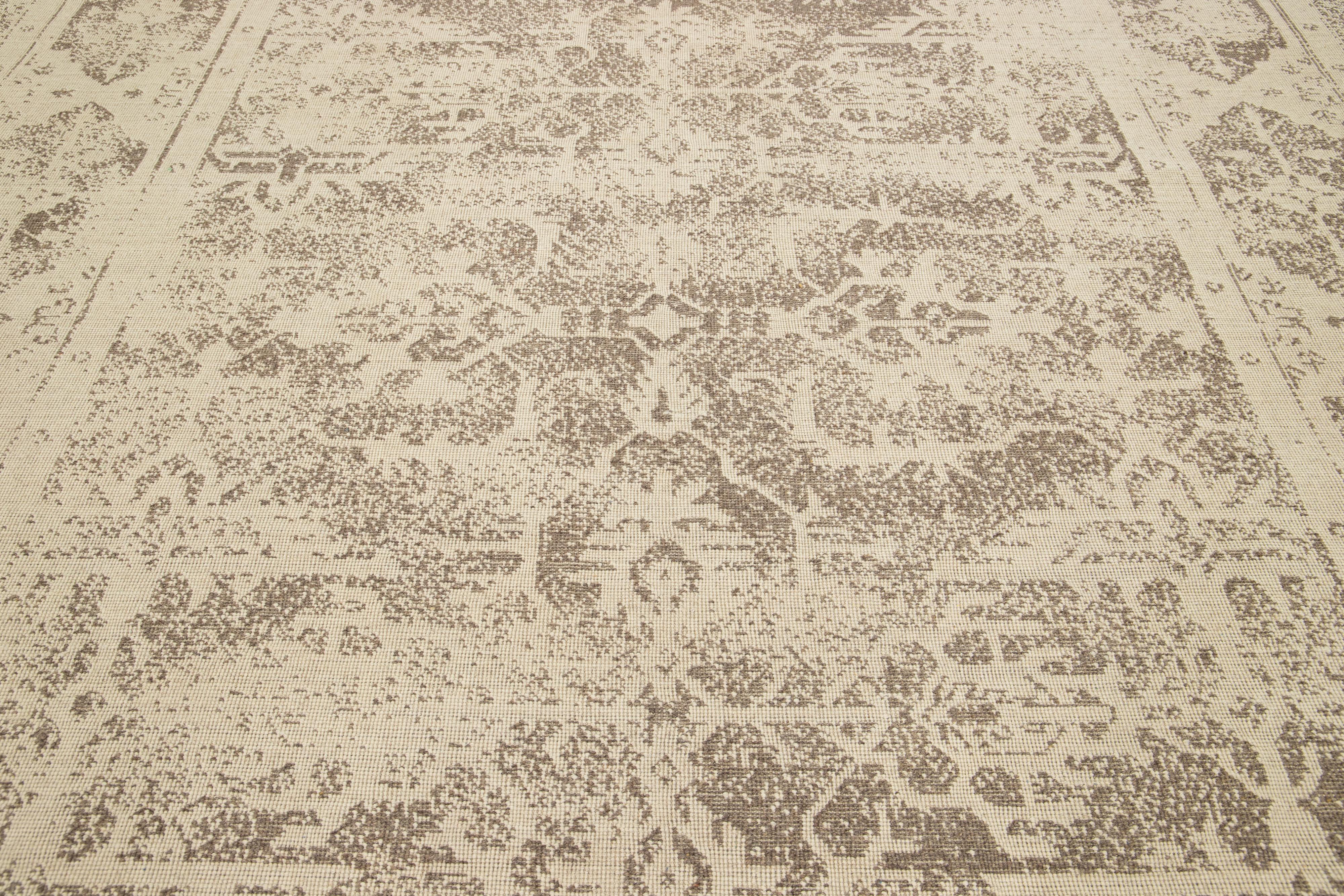 Alfombra contemporánea de lana tejida a mano de color beige y marrón claro Siglo XXI y contemporáneo en venta