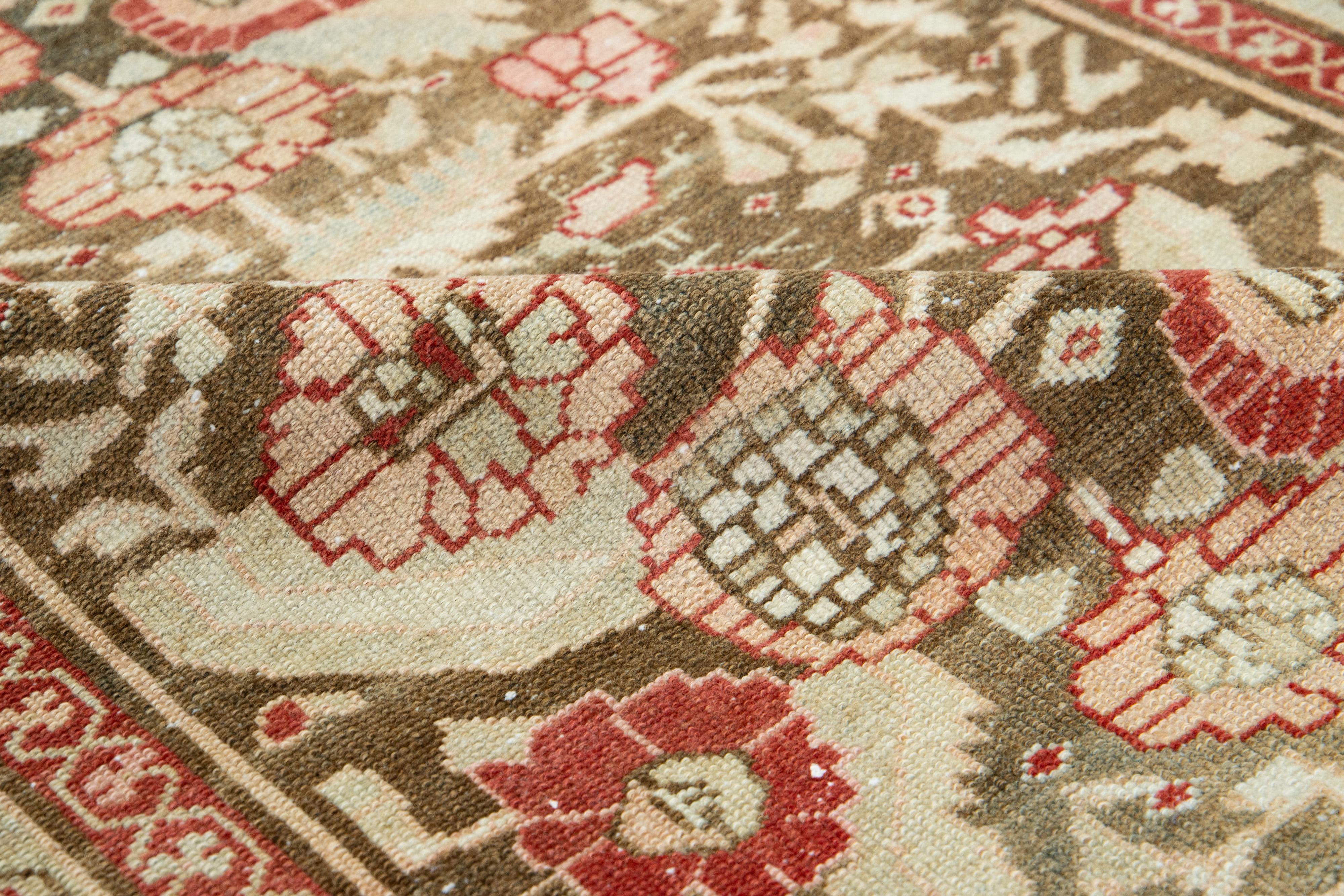 Tabriz Tapis de course ancien en laine persane Heriz Allover Design des années 1920, de couleur Brown en vente