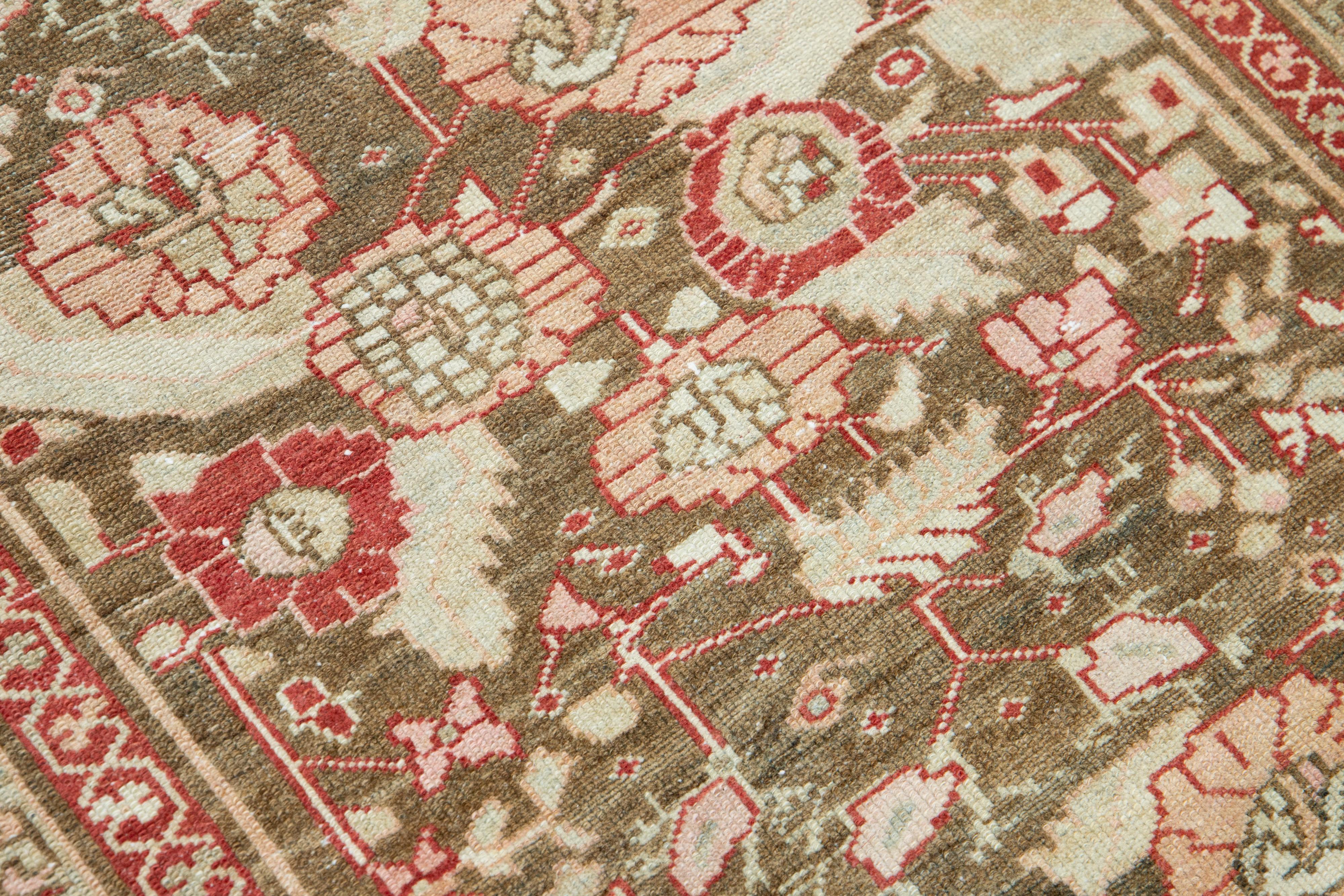 Tapis de course ancien en laine persane Heriz Allover Design des années 1920, de couleur Brown en vente 1