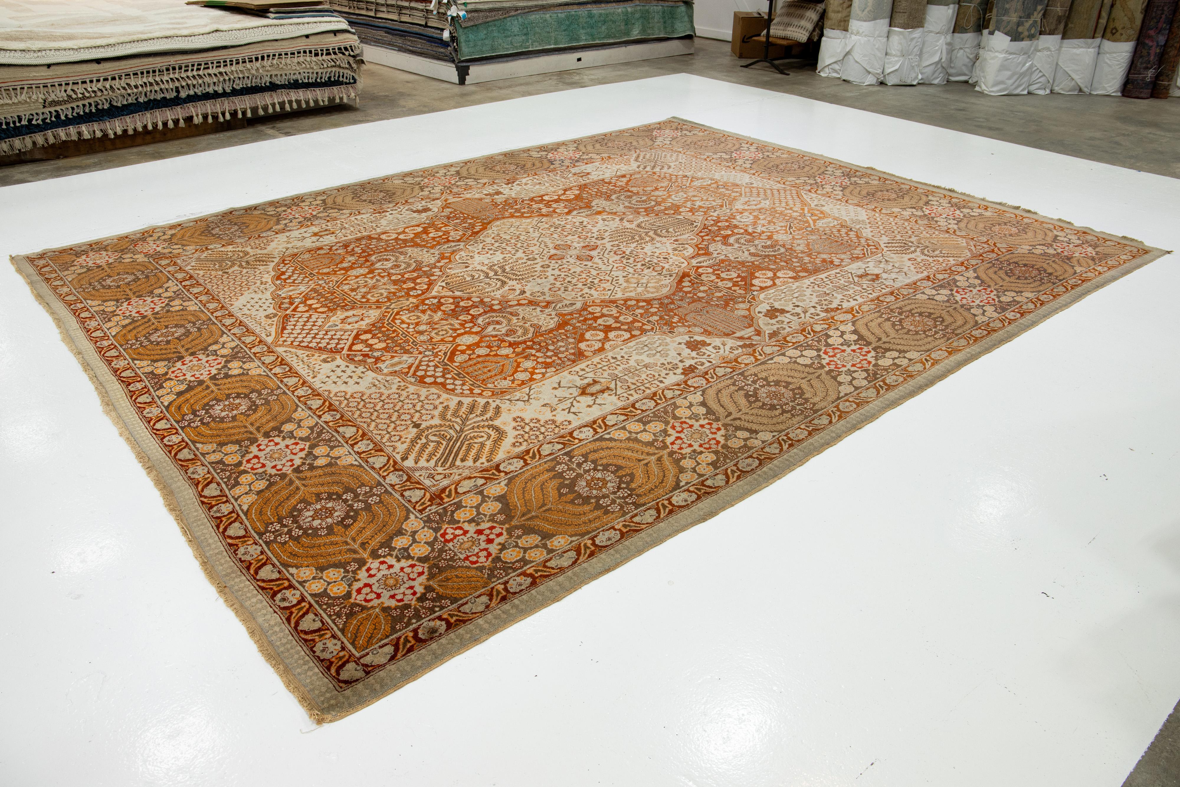 Persiano Tappeto Tabriz antico persiano in lana arancione con disegno a trifoglio in vendita