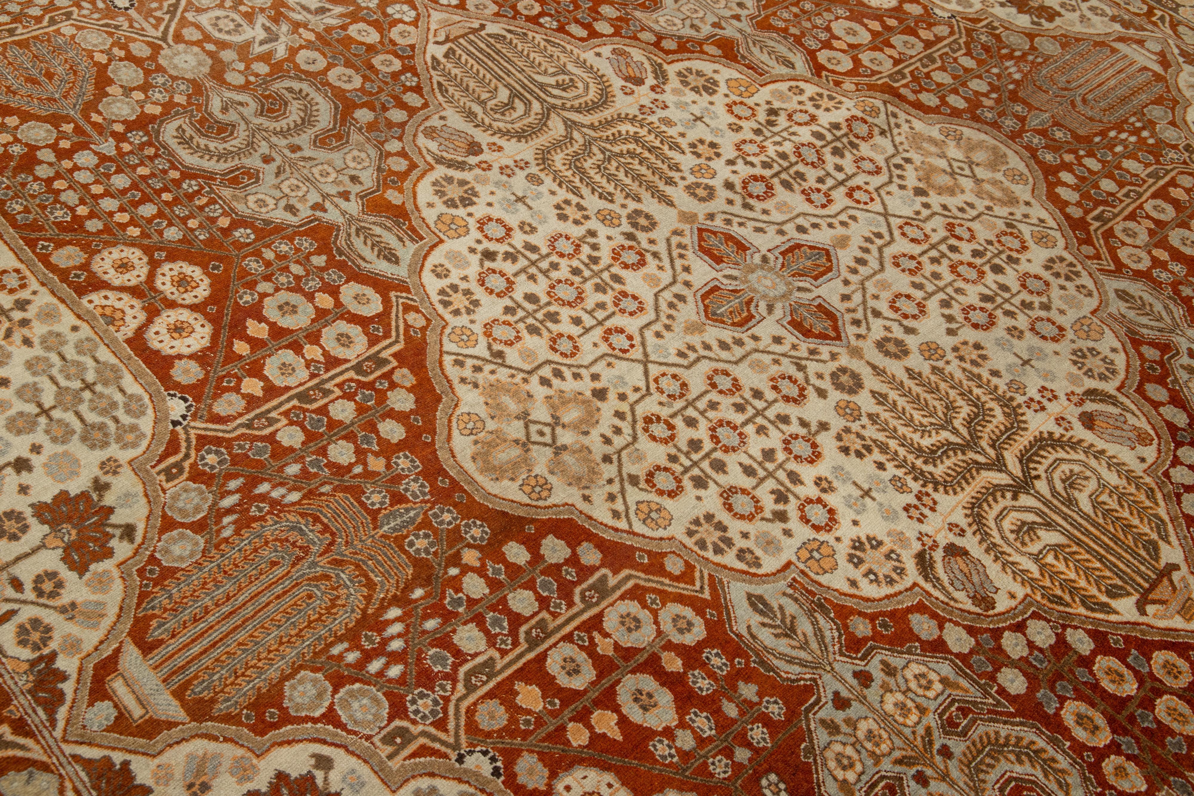 XX secolo Tappeto Tabriz antico persiano in lana arancione con disegno a trifoglio in vendita