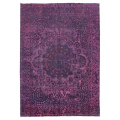 Tapis de laine persan surteint en violet, de taille ancienne, am designs