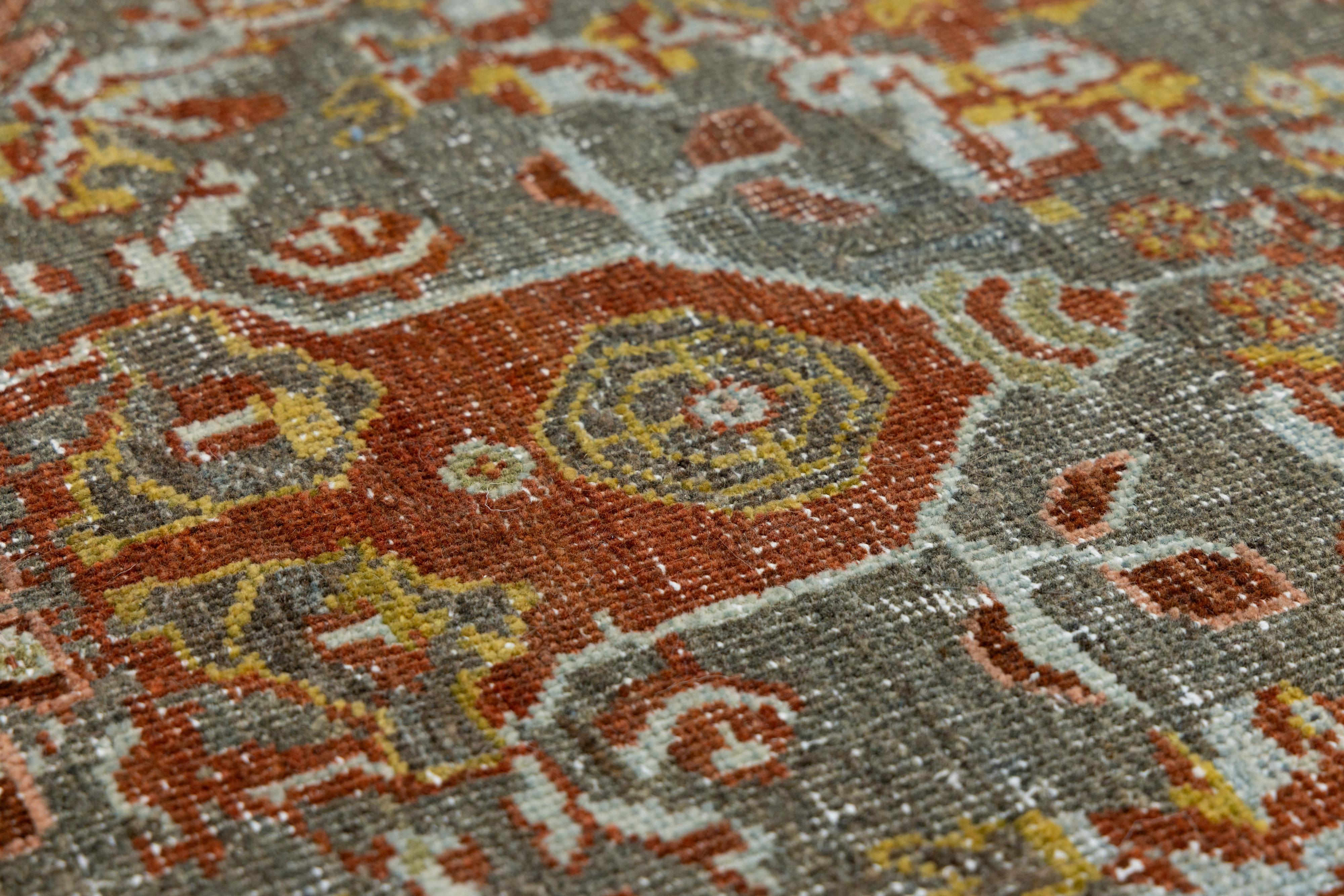 Islamico Allover Designed Handmade Mahal Wool Rug In Gray From The 1900s in vendita