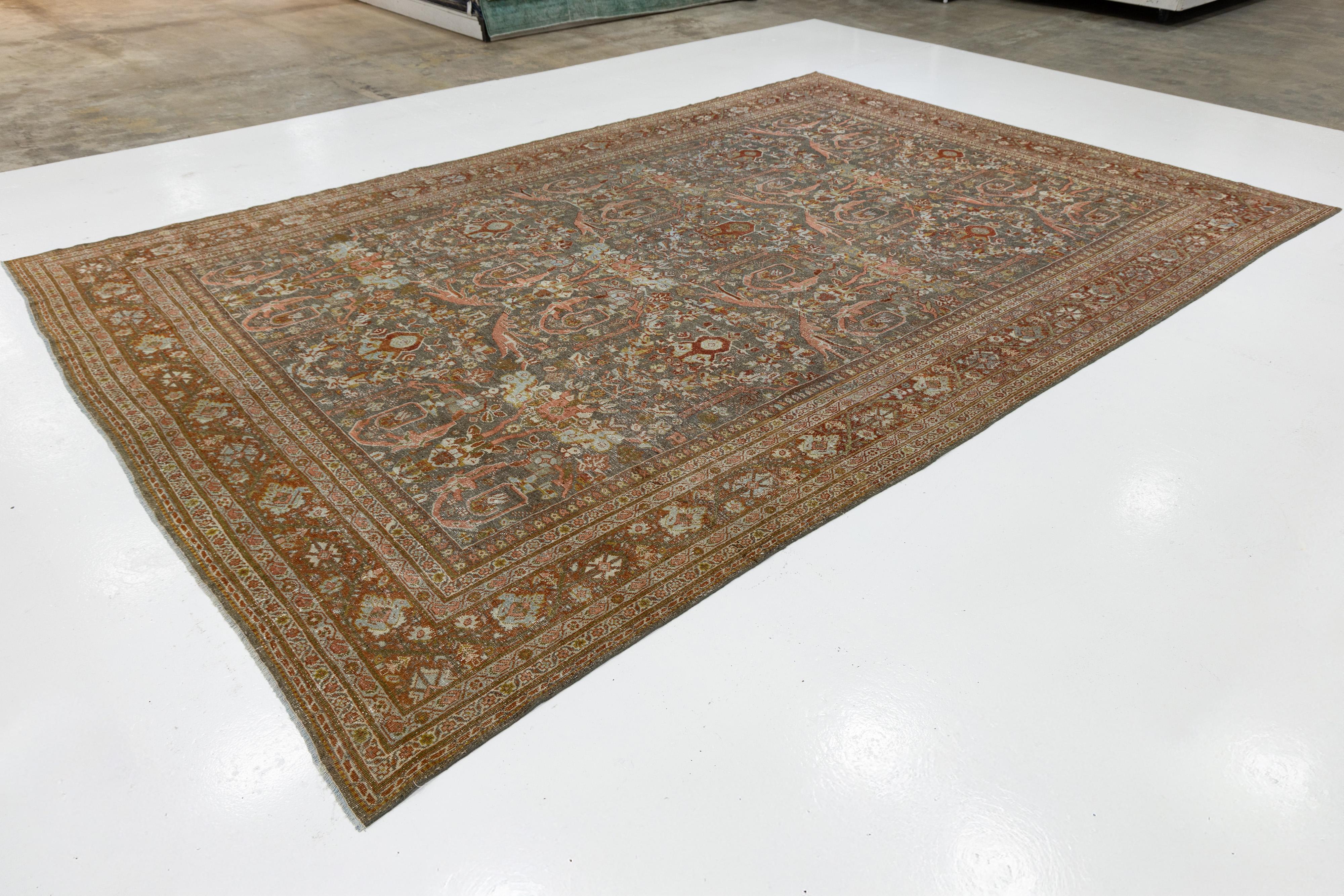 Annodato a mano Allover Designed Handmade Mahal Wool Rug In Gray From The 1900s in vendita