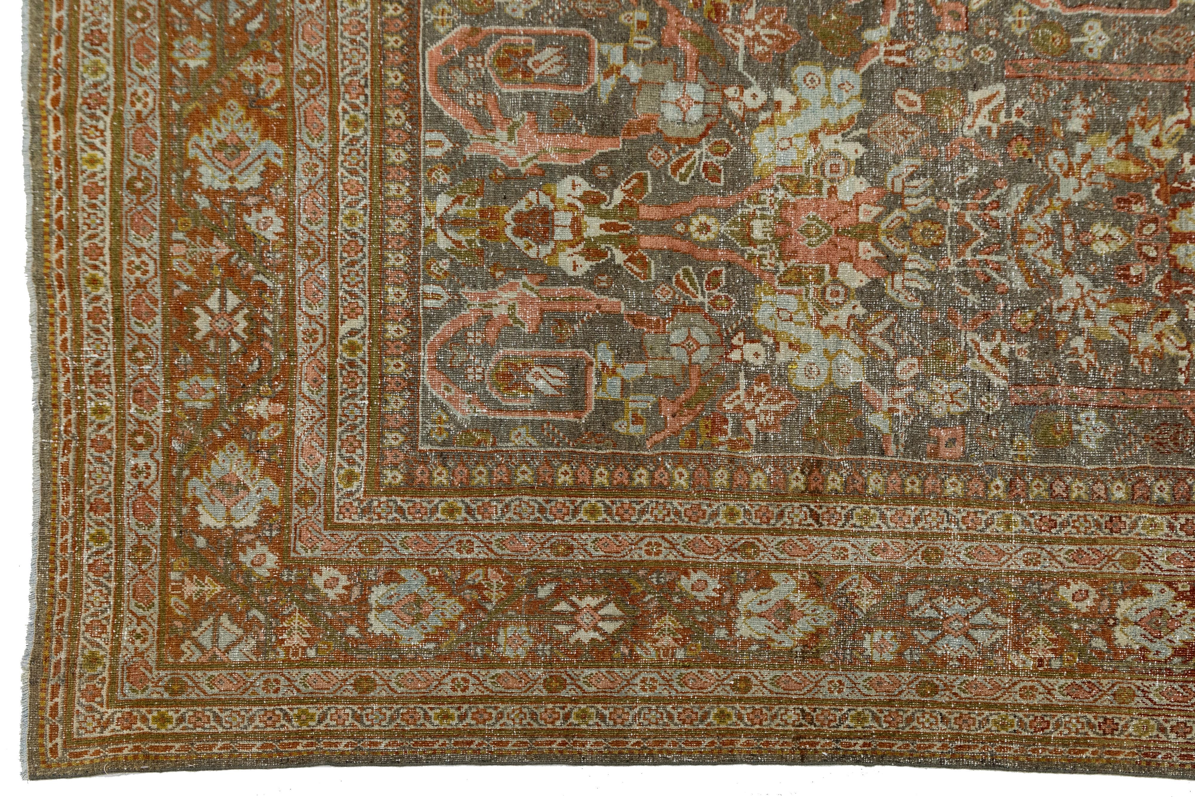 XX secolo Allover Designed Handmade Mahal Wool Rug In Gray From The 1900s in vendita