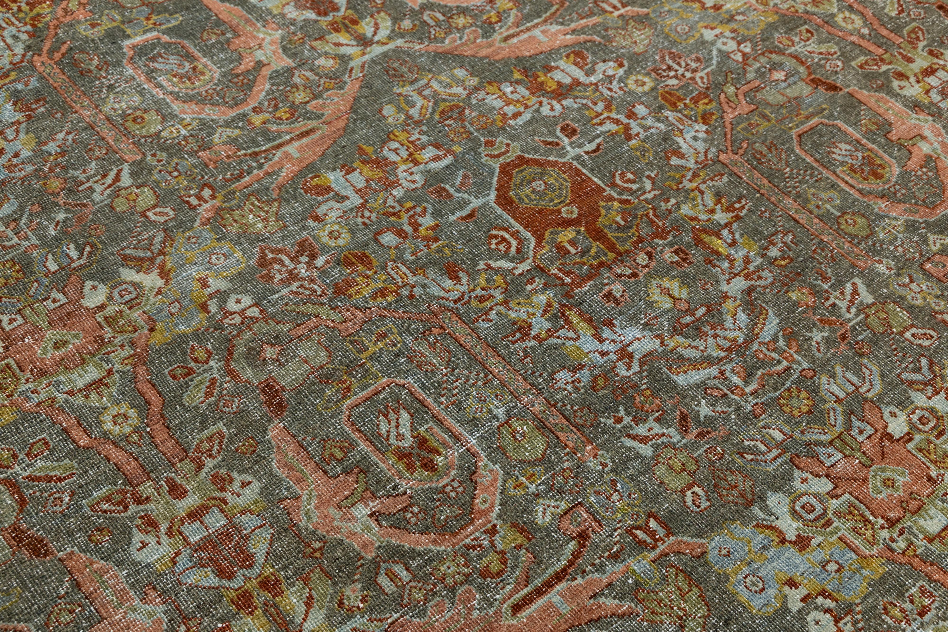 Allover Designed Handmade Mahal Wool Rug In Gray From The 1900s in vendita 1