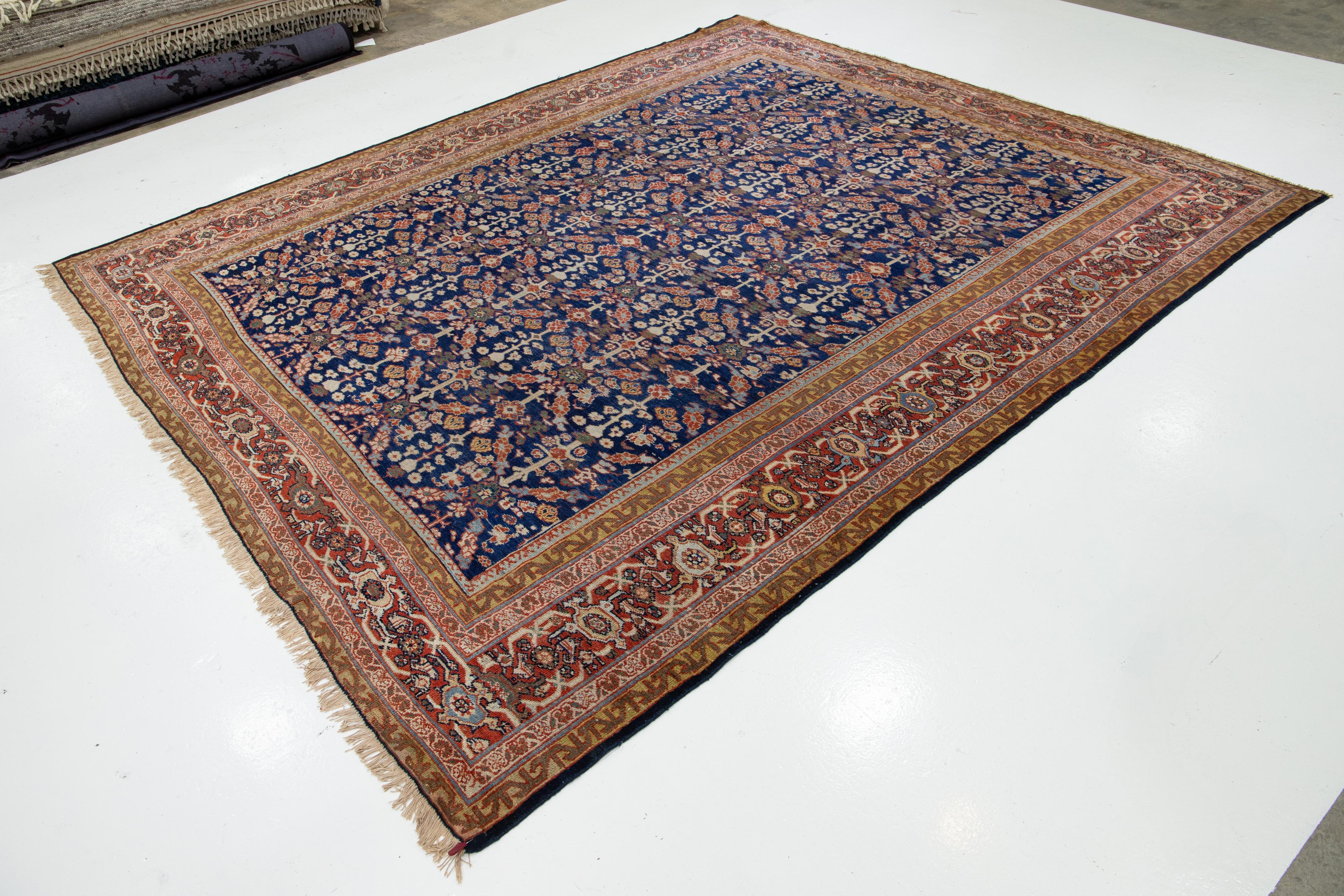 Allover entworfene handgefertigte Mahal Wollteppich in Marineblau aus den 1900er Jahren (Islamisch) im Angebot
