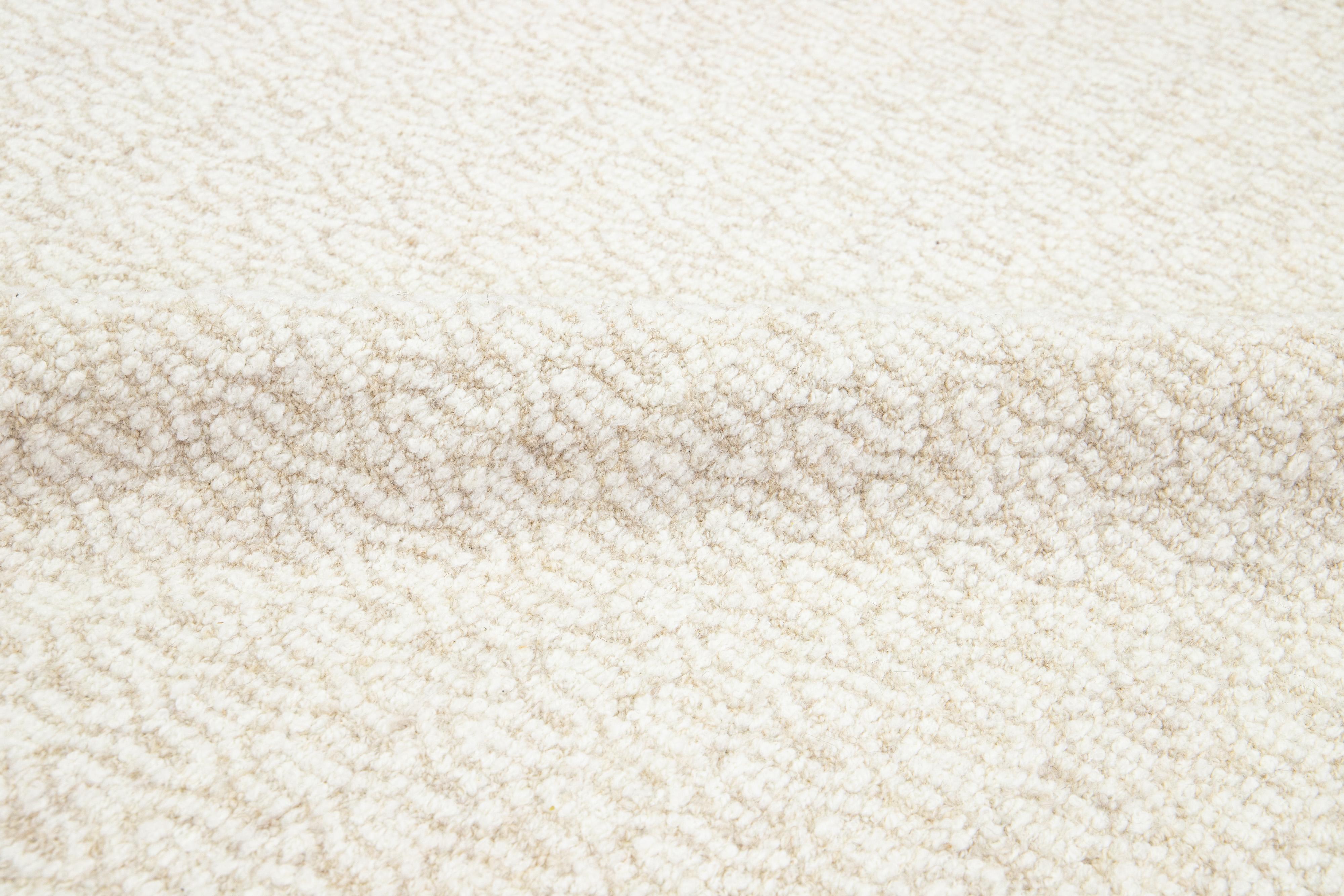 Tappeto Allover Designed in lana Texture in Beige di Apadana in vendita 2