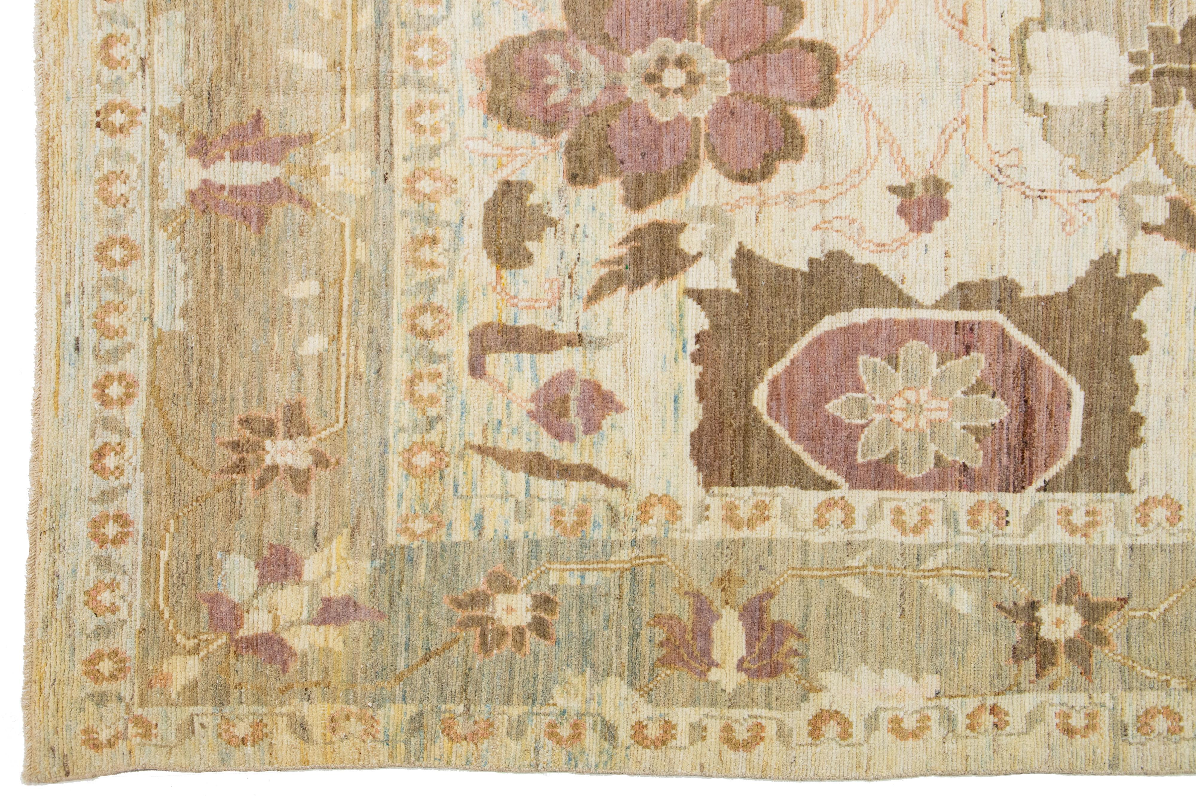 Allover Floral Contemporary Oushak style Handmade Wool Rug In Beige In New Condition For Sale In Norwalk, CT