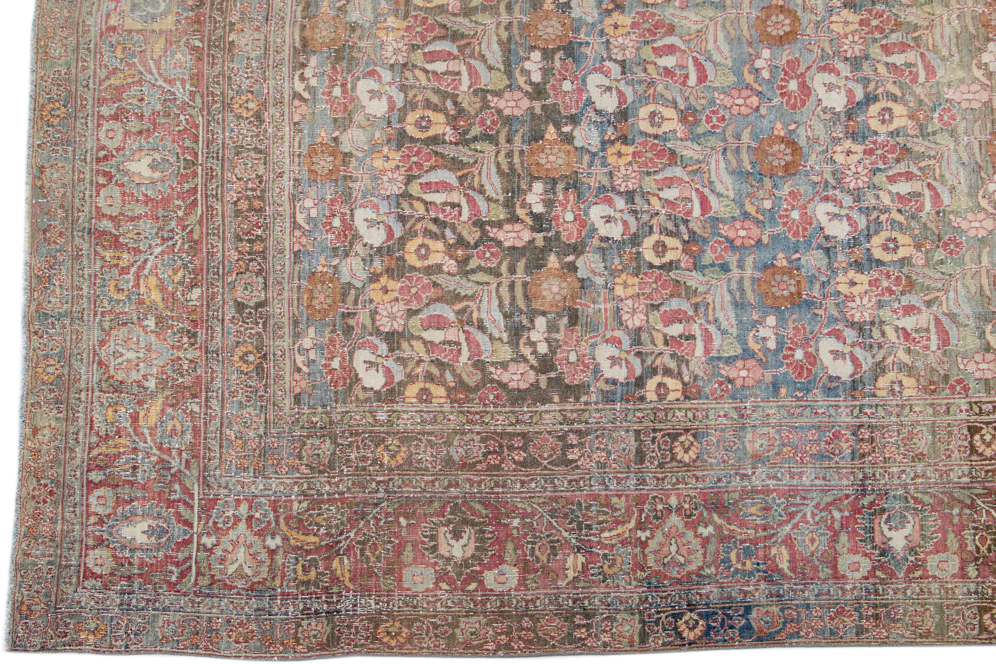 Islamique Tapis Mahal ancien en laine à motifs floraux fait à la main dans les tons terreux en vente
