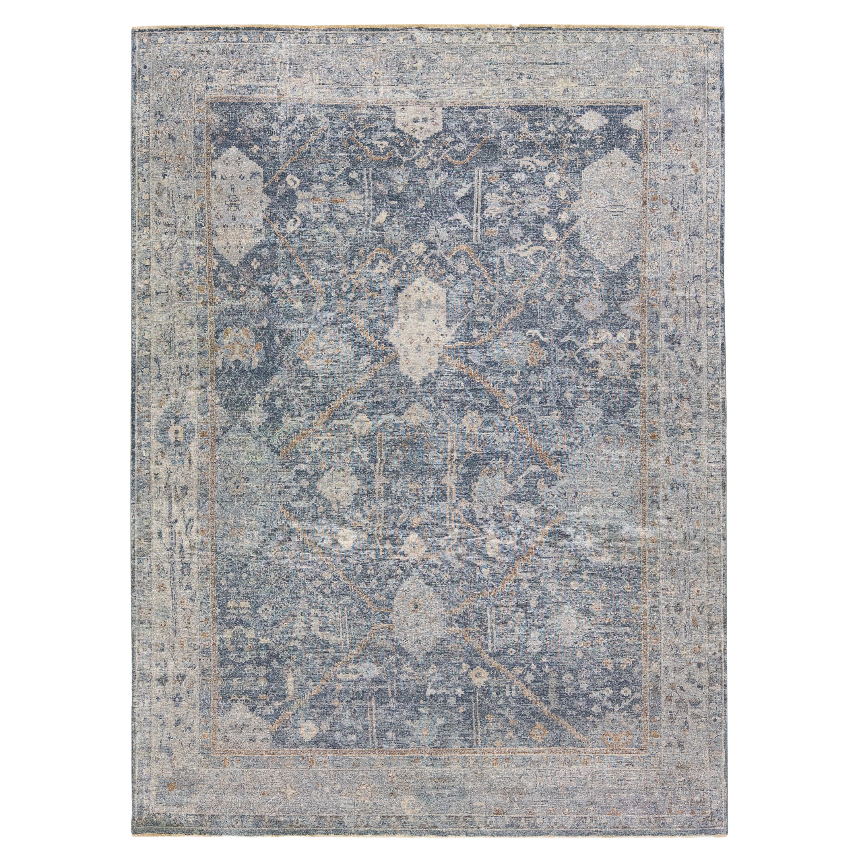 Moderner indischer Teppich aus Wolle mit Blumenmuster in Grau von Apadana