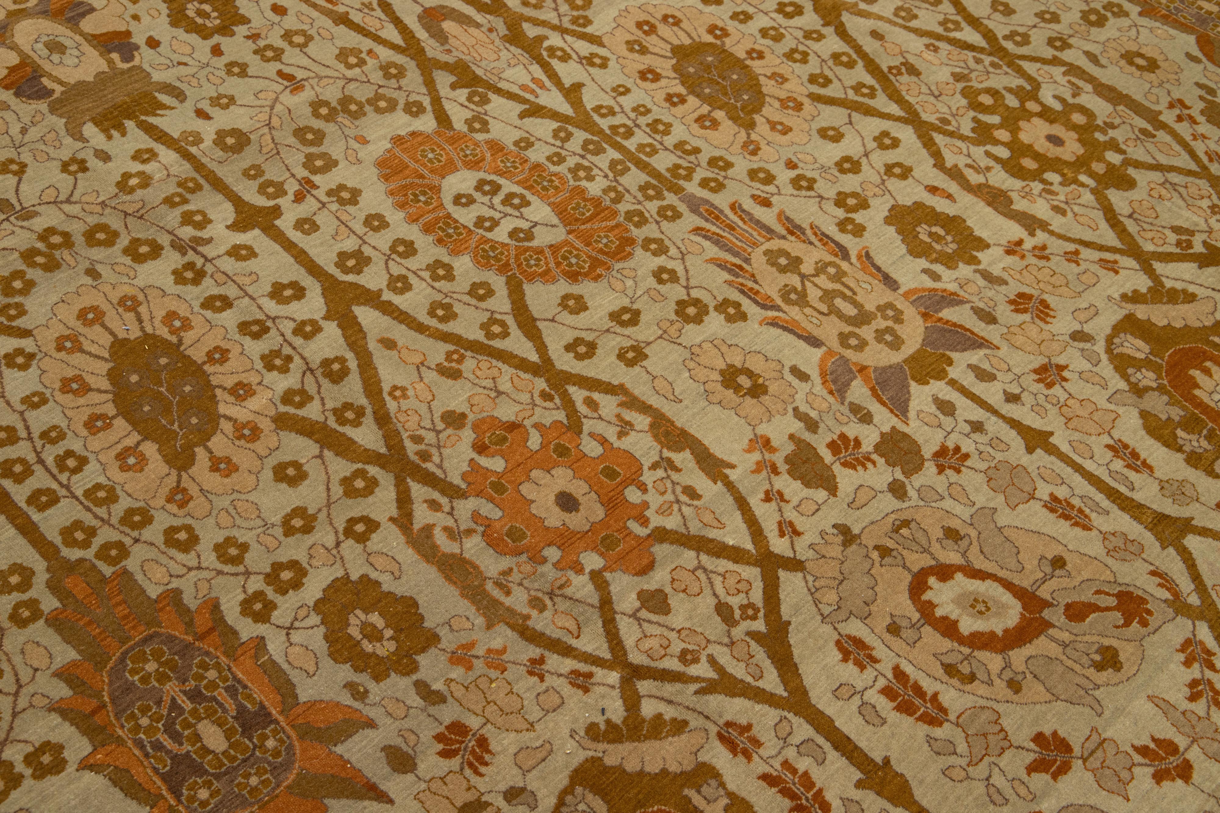 Tappeto persiano Tabriz in lana beige con motivi floreali a tutto campo degli anni '40 in vendita 3
