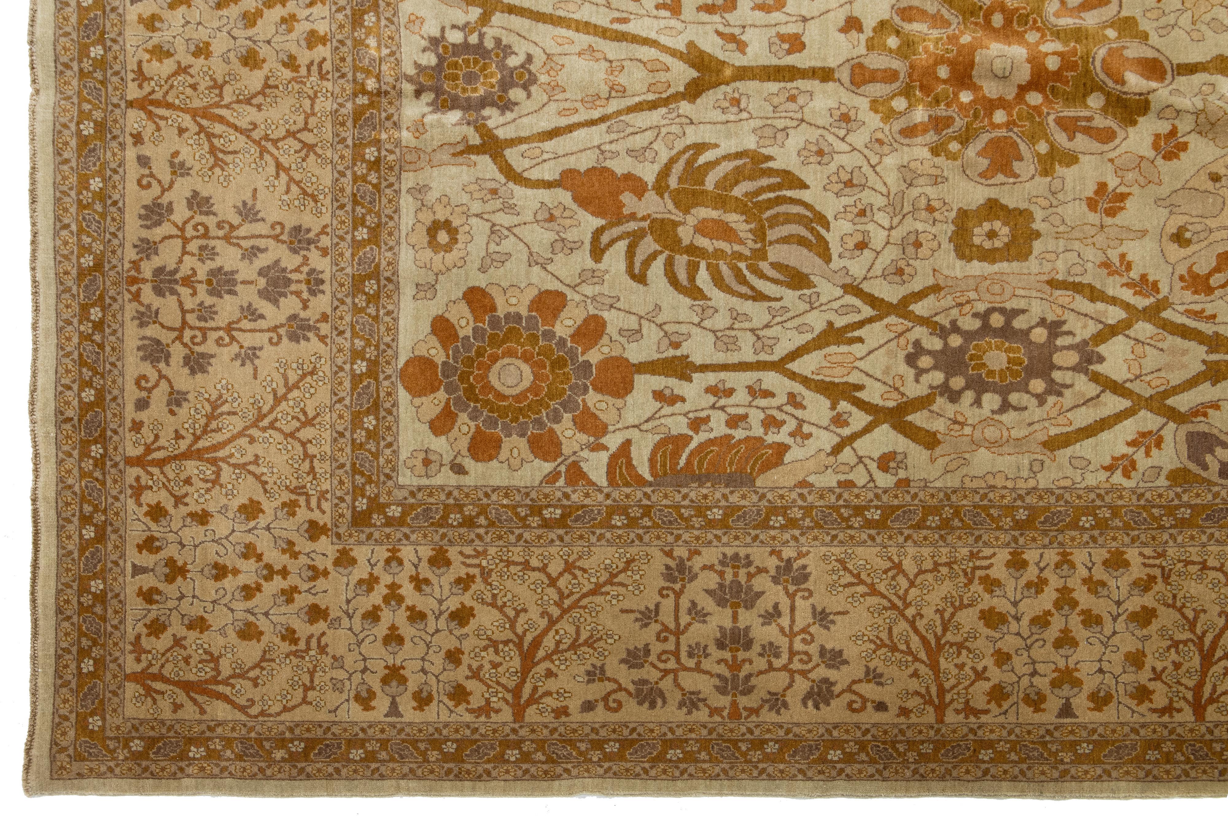 Tappeto persiano Tabriz in lana beige con motivi floreali a tutto campo degli anni '40 in vendita 1