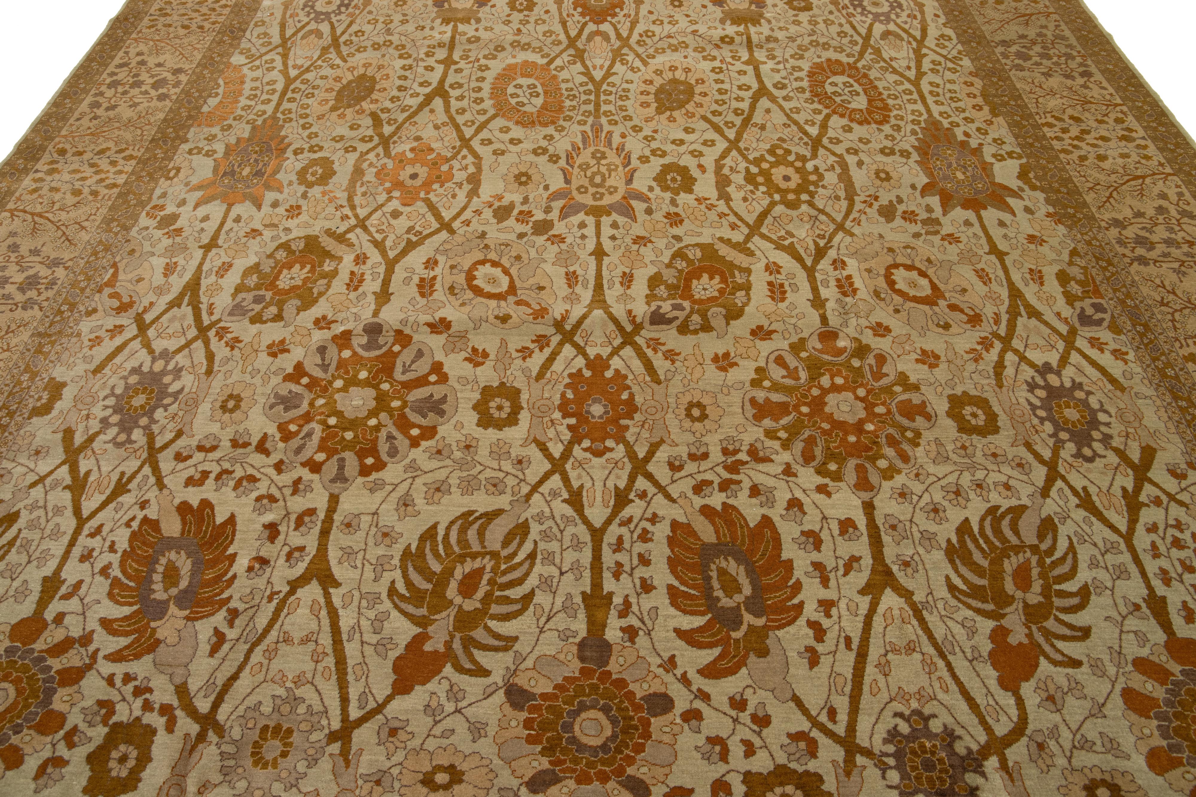 Tappeto persiano Tabriz in lana beige con motivi floreali a tutto campo degli anni '40 in vendita 2