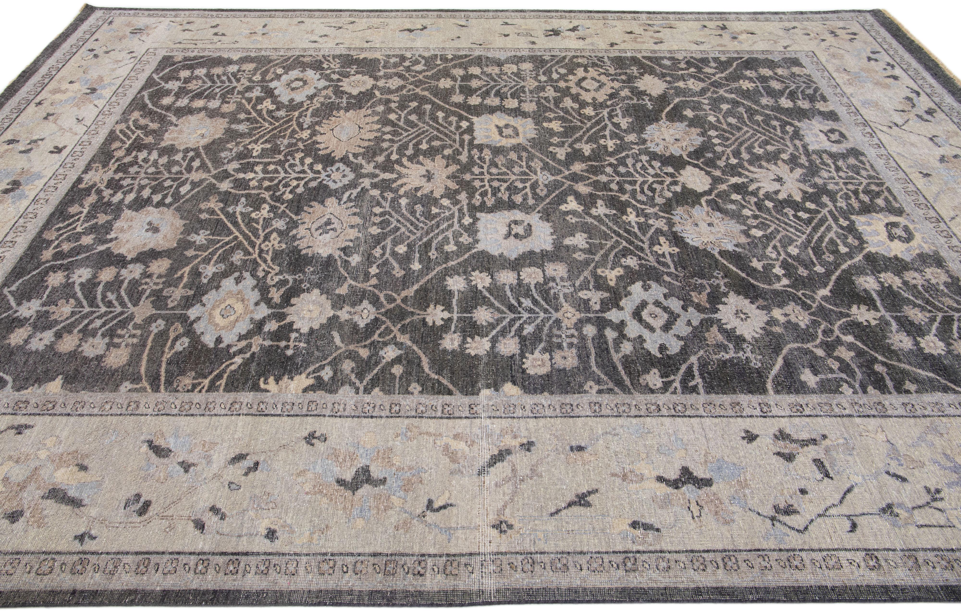 Noué à la main Tapis indien moderne en laine entièrement fait à la main avec un champ gris anthracite par Apadana  en vente