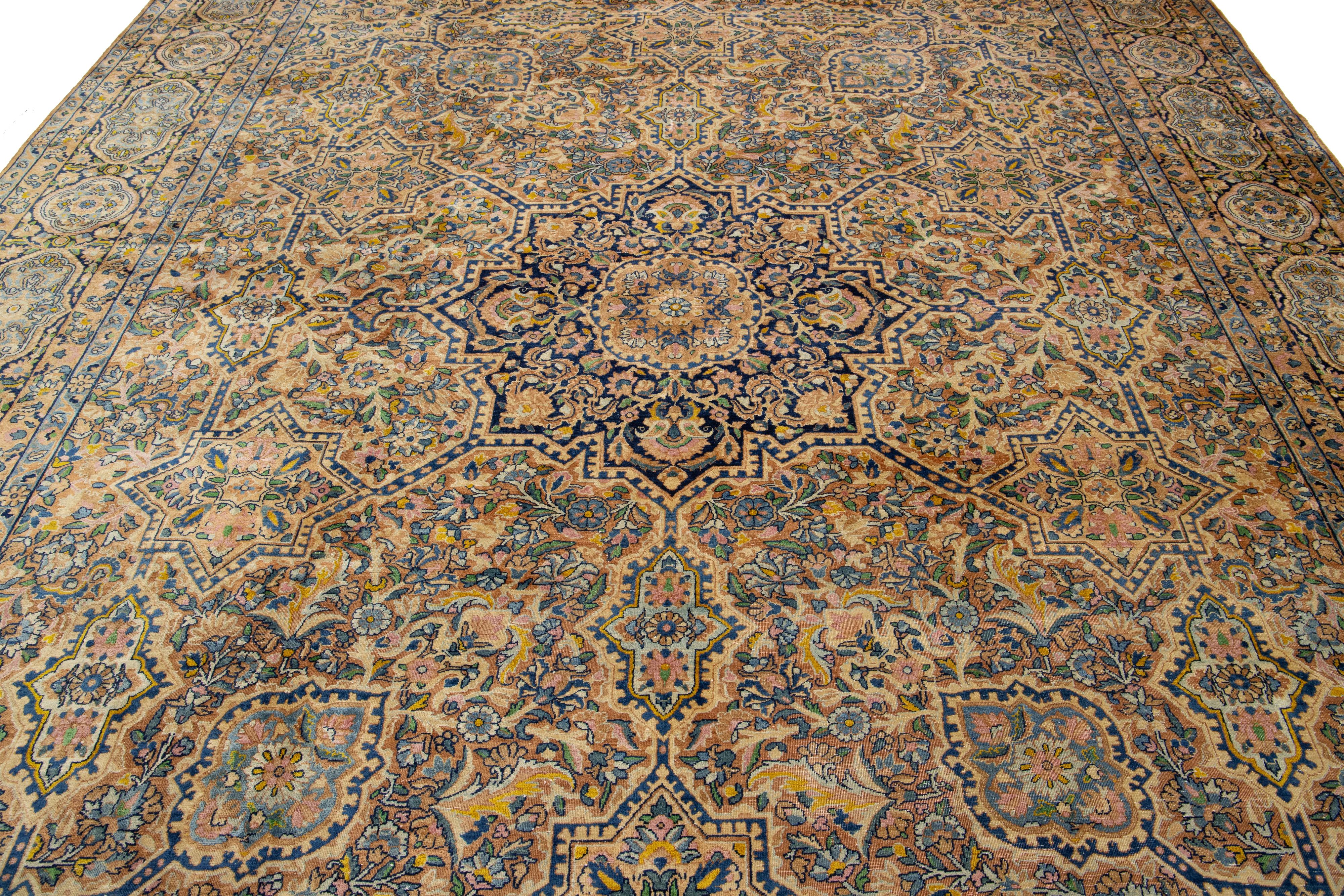 Allover-Motiv Antiker handgeknüpfter Kerman-Wollteppich in Brown (20. Jahrhundert) im Angebot