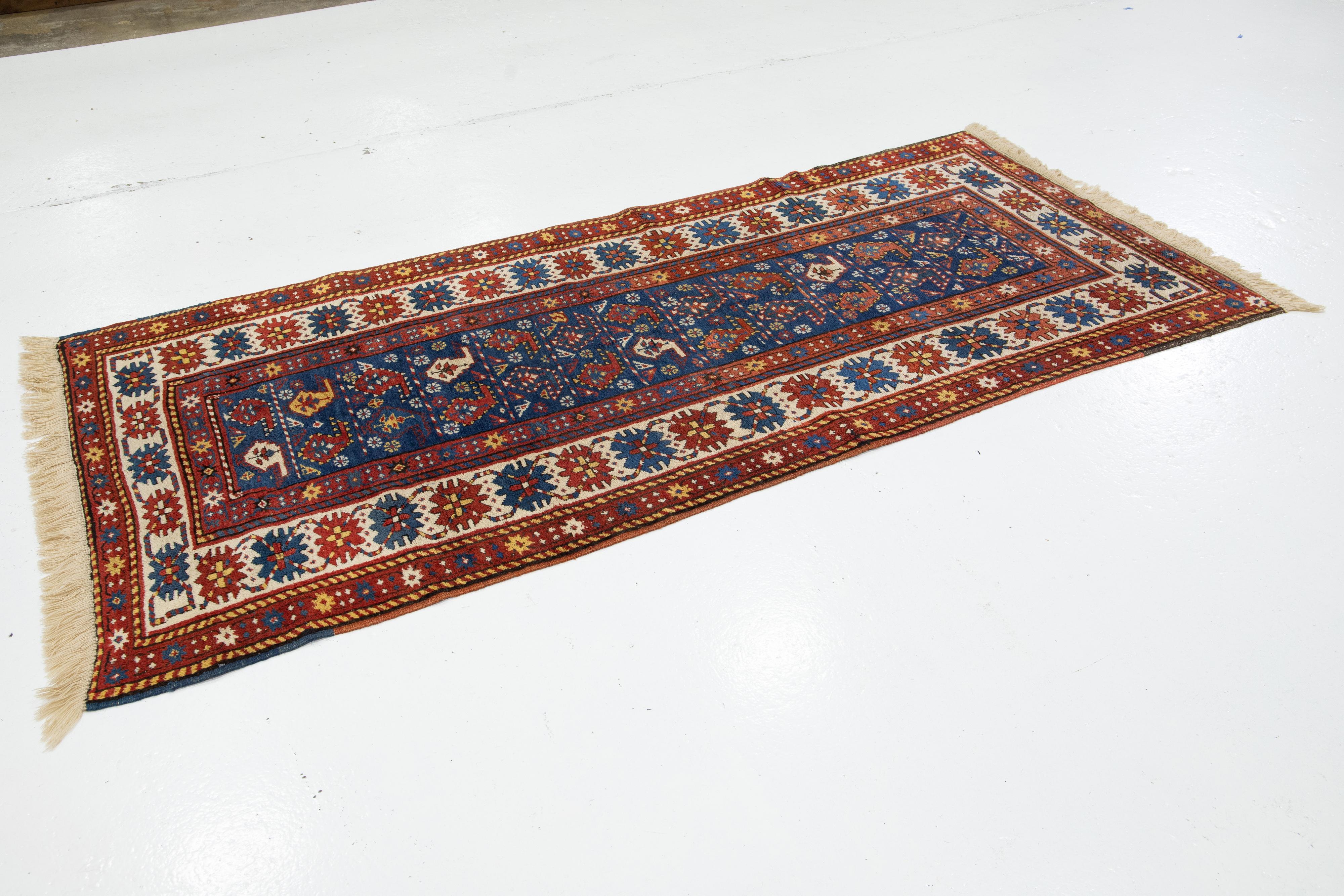 Allover Vintage Kaukasischer Kazak-Blauer Woll-Läufer (Kasachisch) im Angebot