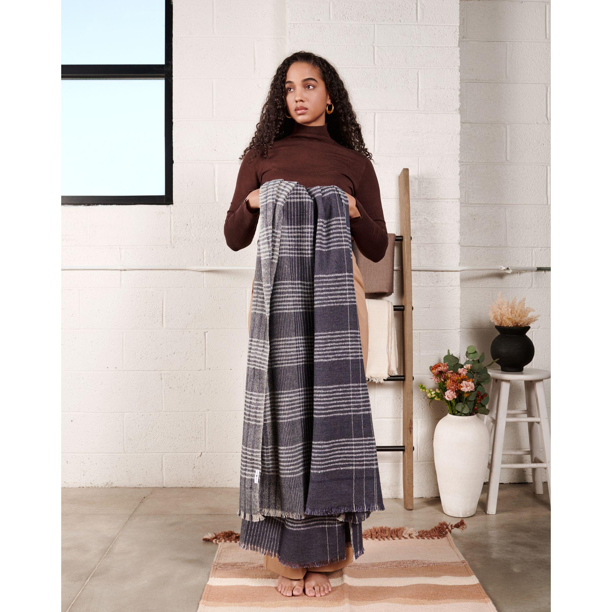 Hand-Woven Alloy Navy Stripes Pattern Soft Merino Linen Handloom Throw For Sale