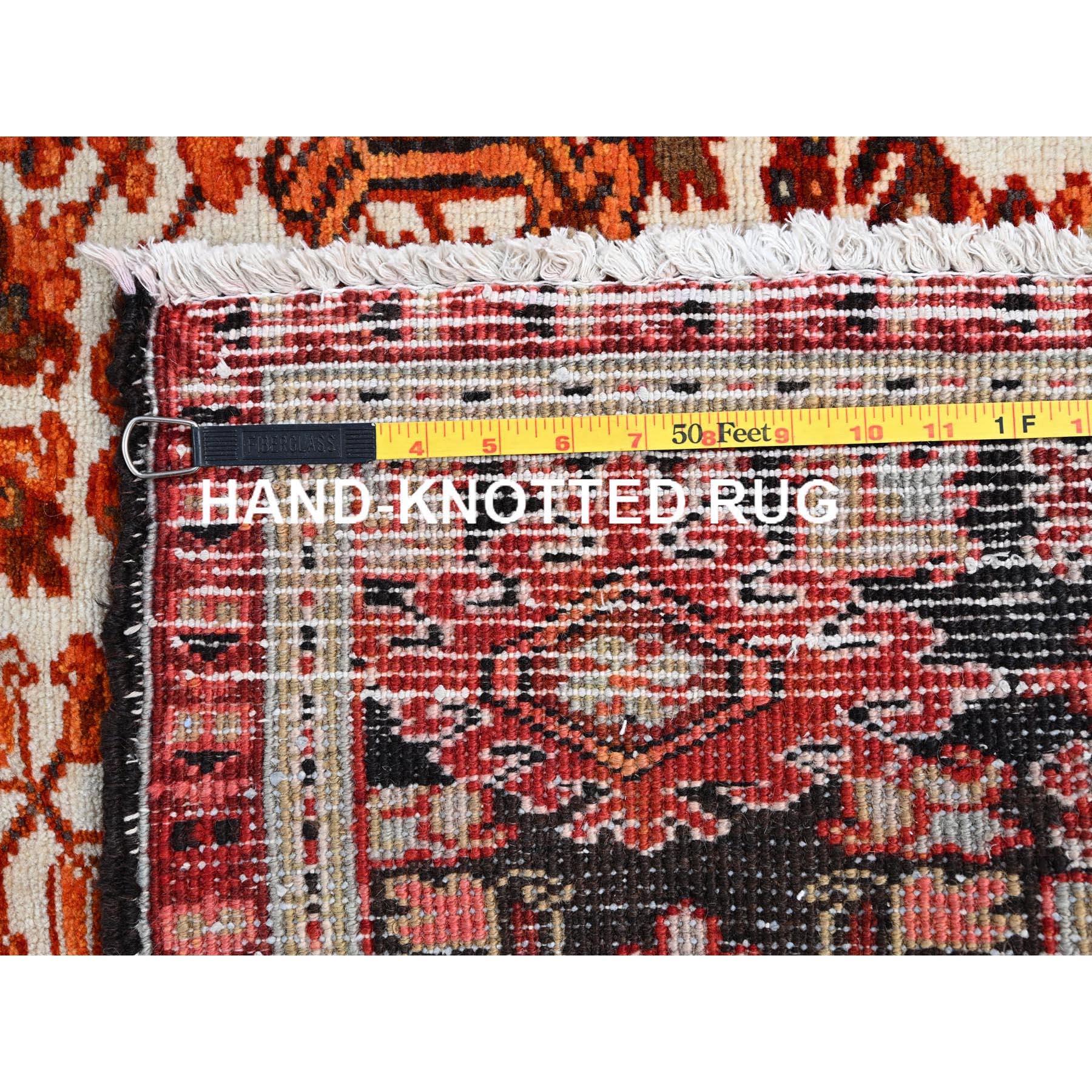 Vntage Persischer Heriz Rustikaler handgeknüpfter Wollteppich mit orangefarbenem Muster im Angebot 6