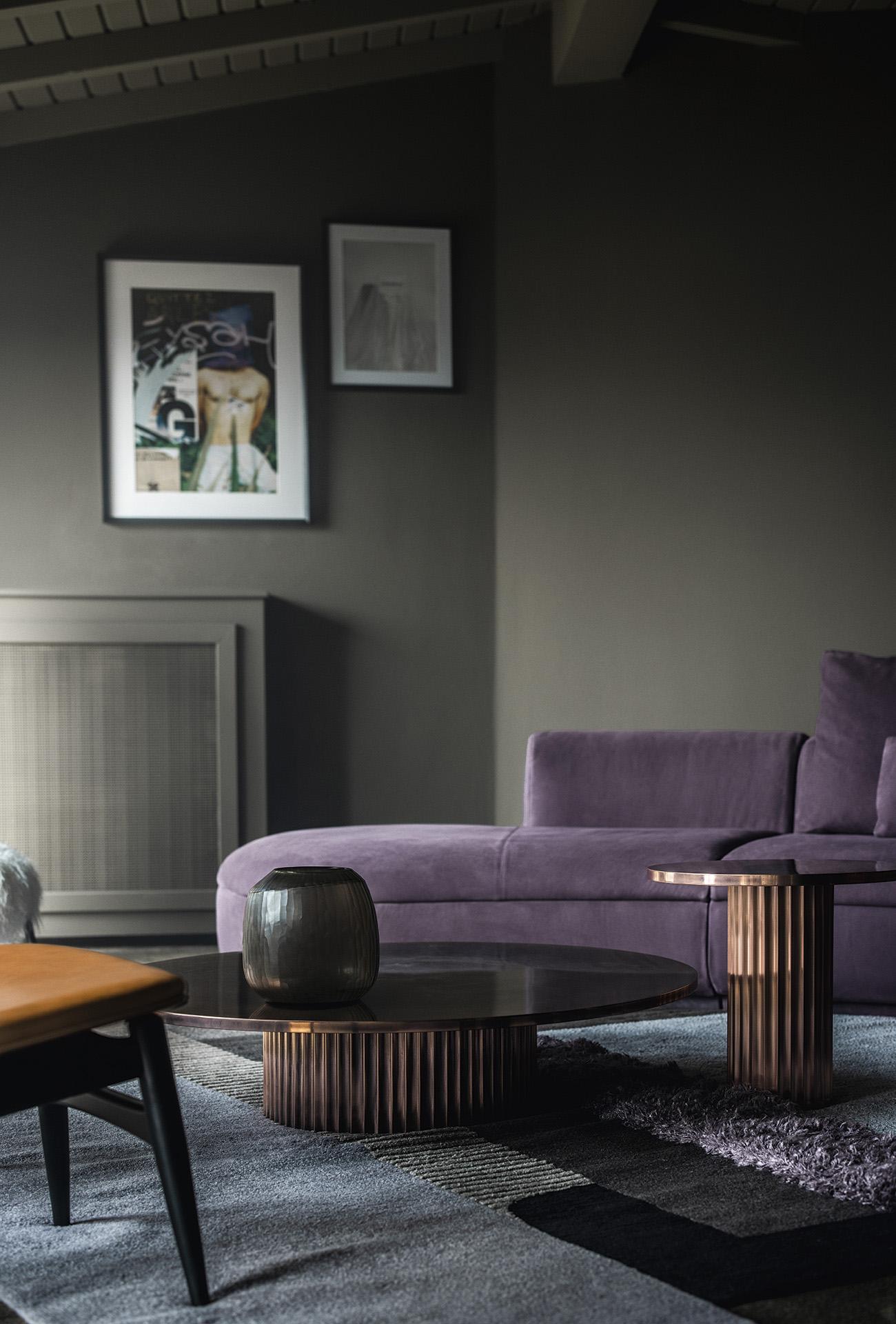 Made in Italy.

Baxter Allure side and coffee tables represent the perfect fusion between classic and modern. The classic shapes of the base and top of this collection of side tables is perfectly enhanced by the materials and finishes. Available in