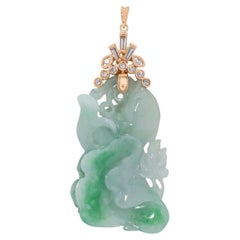 Seductor Colgante de Diamante Natural de 0,21 ct y Jade Tallado en Oro Amarillo de 20 K