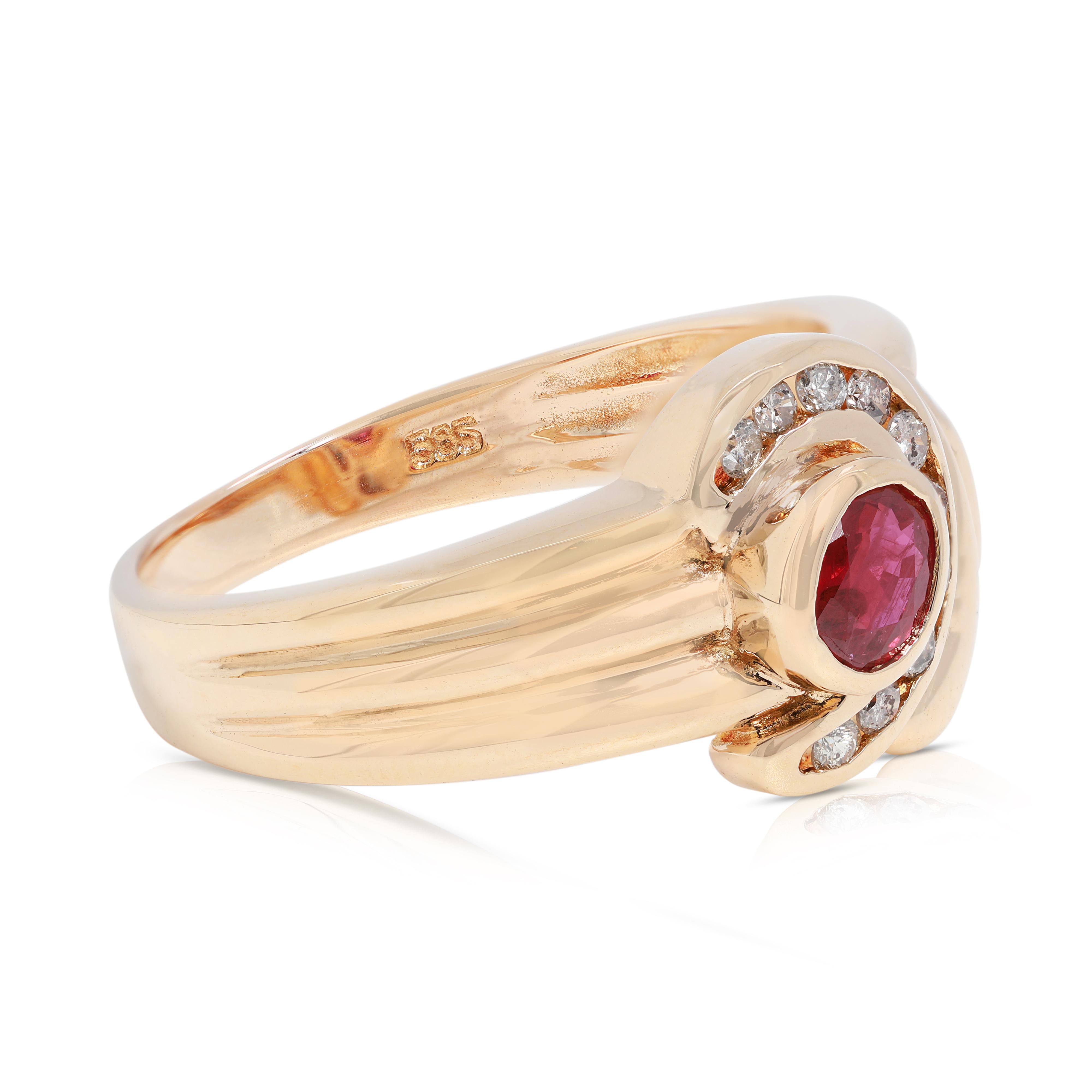 Superbe bague grappe de rubis et diamants naturels de 0,38 carat en or jaune 14 carats Excellent état - En vente à רמת גן, IL