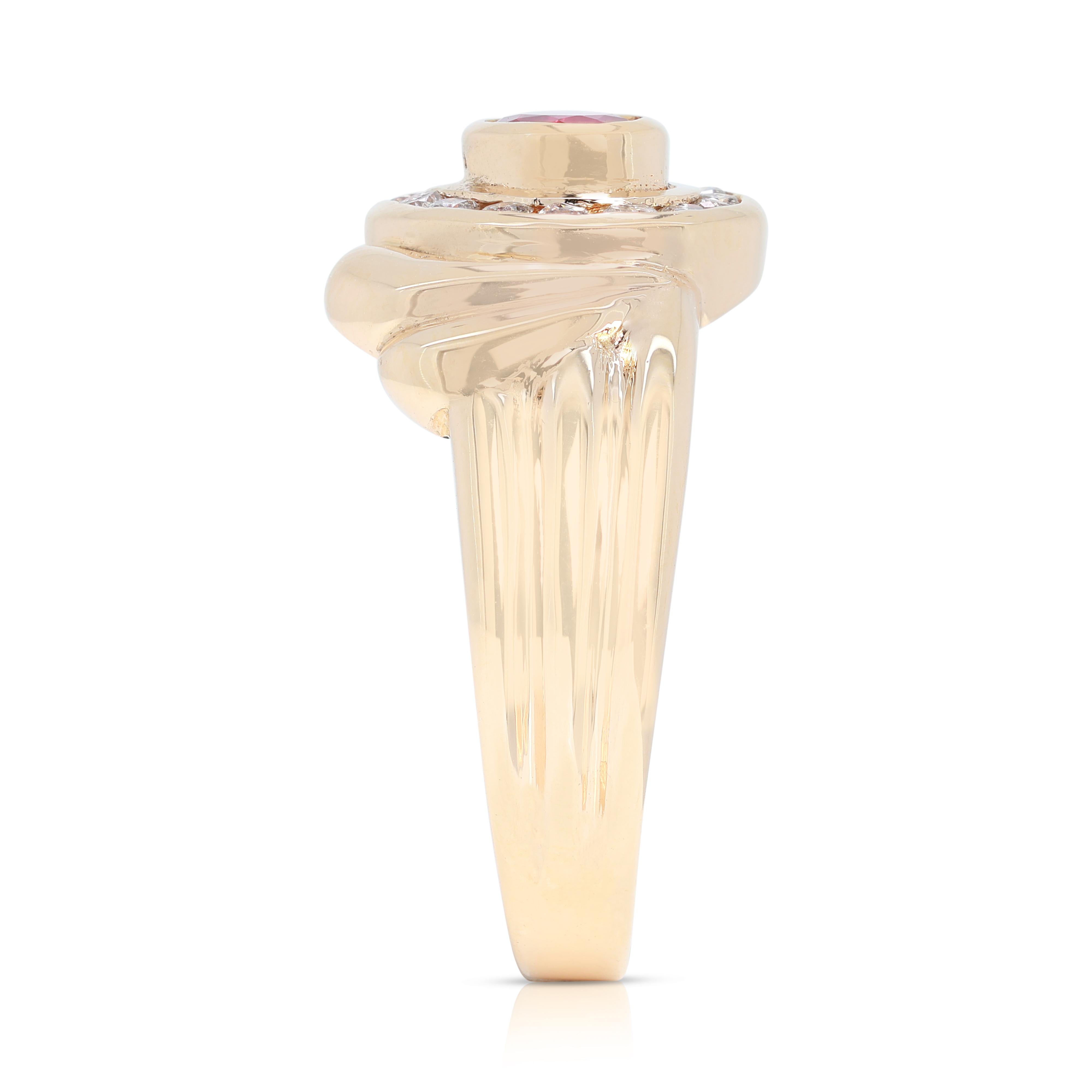 Superbe bague grappe de rubis et diamants naturels de 0,38 carat en or jaune 14 carats Pour femmes en vente