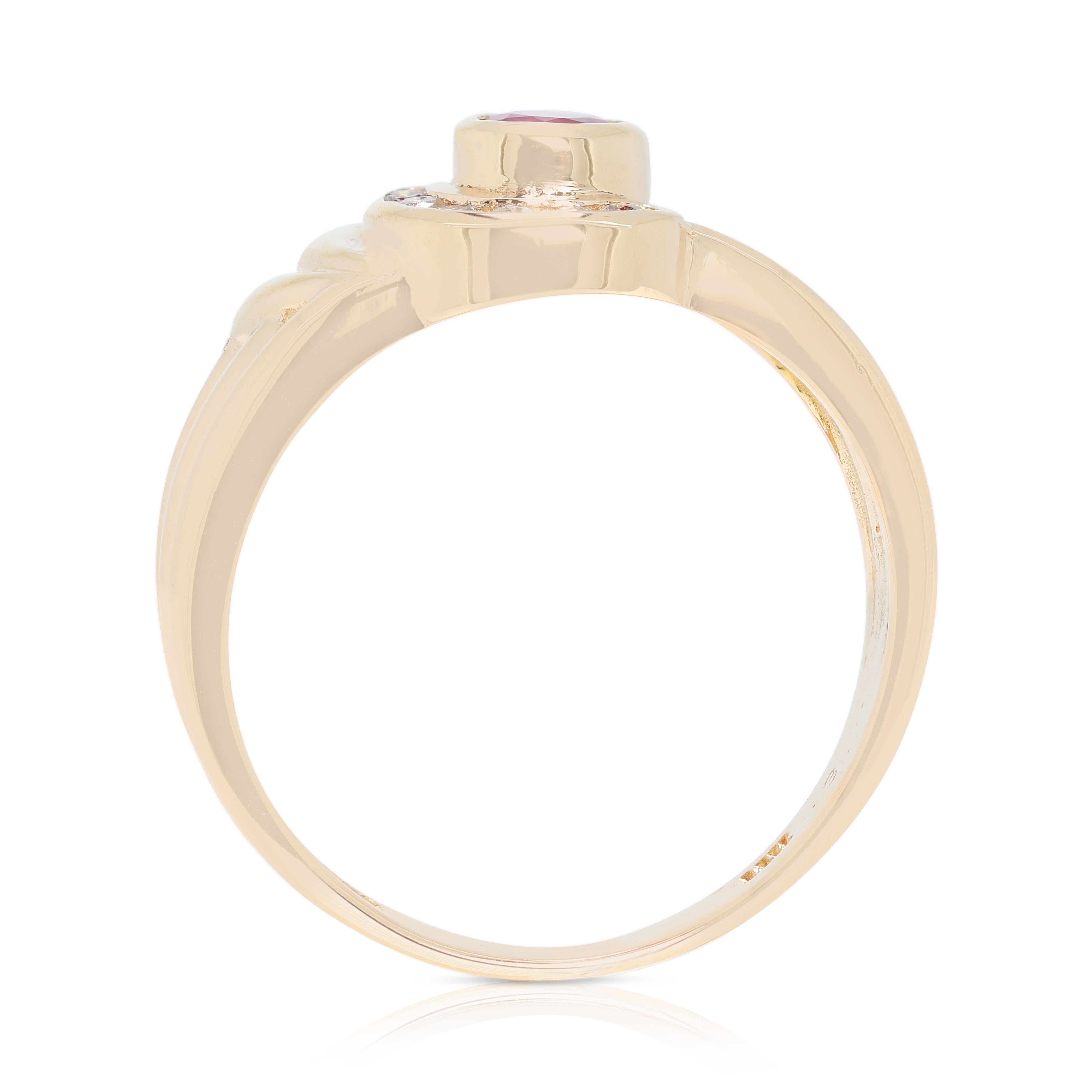 Superbe bague grappe de rubis et diamants naturels de 0,38 carat en or jaune 14 carats en vente 2