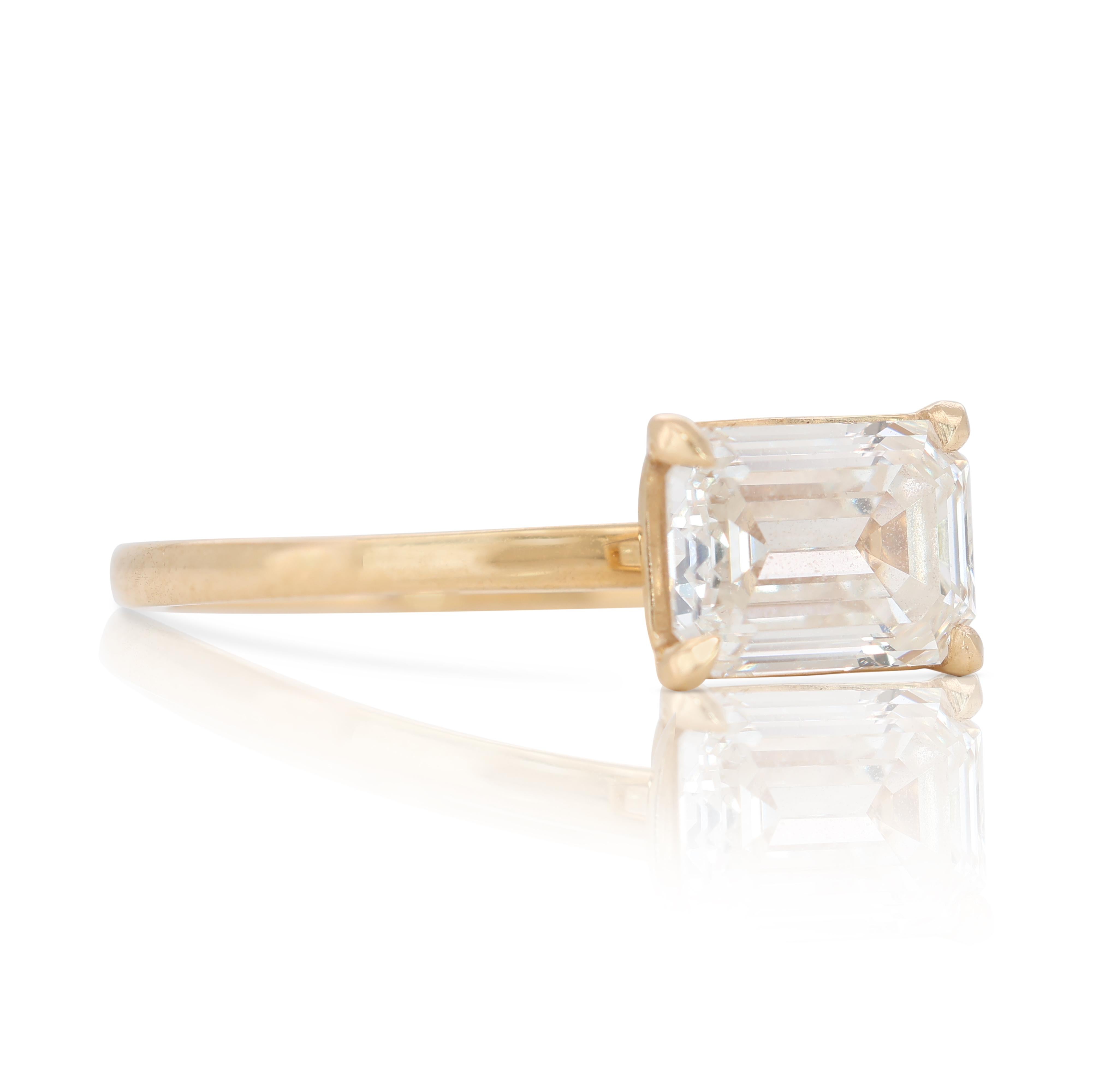 Emerald Cut Alluring 0.90ct Diamond Solitaire Ring in 14K Yellow Gold For Sale