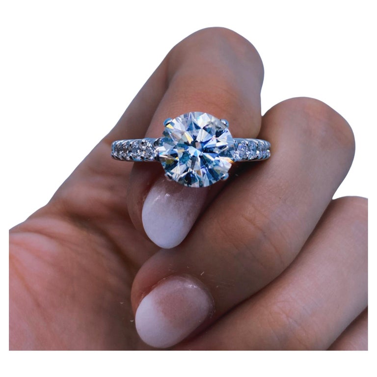 Customizable Alluring 18k White Gold Engagement Ring with 5.00ct TDW For Sale at 1stDibs