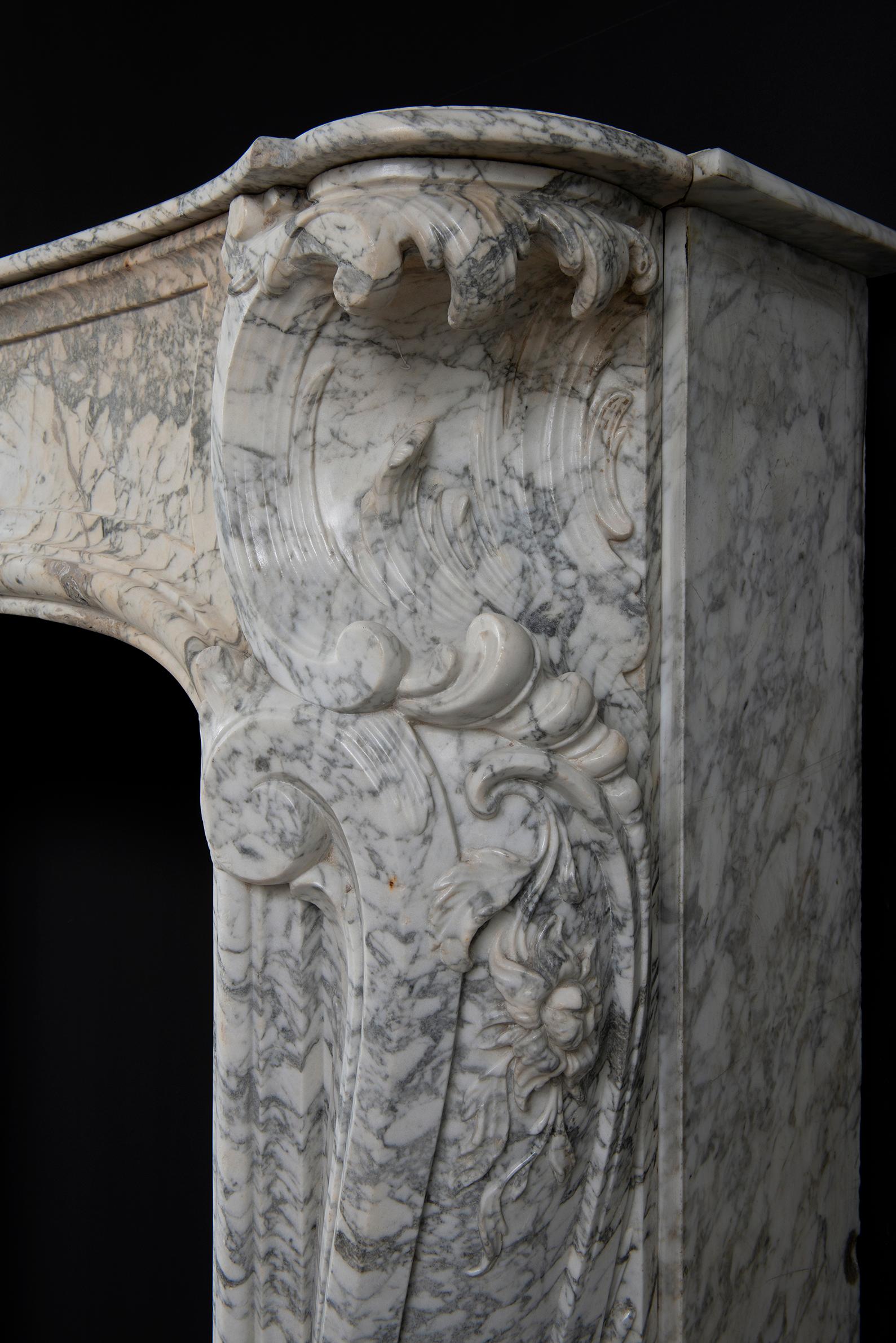 Magnifique cheminée néerlandaise Louis XV du 18ème siècle en vente 1