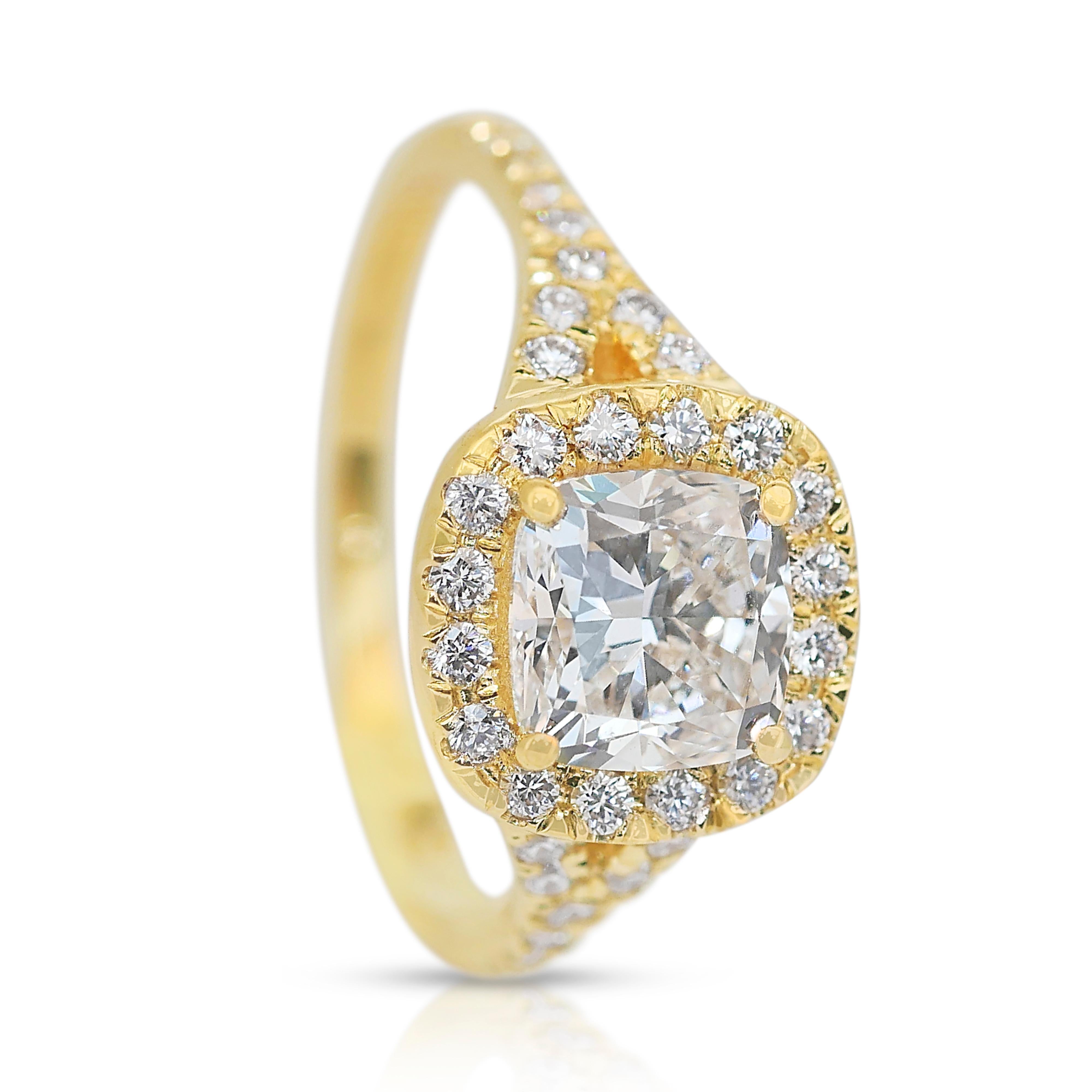 Verführerischer 1,91ct Diamanten Halo Ring in 18k Gelbgold - IGI zertifiziert im Angebot 2