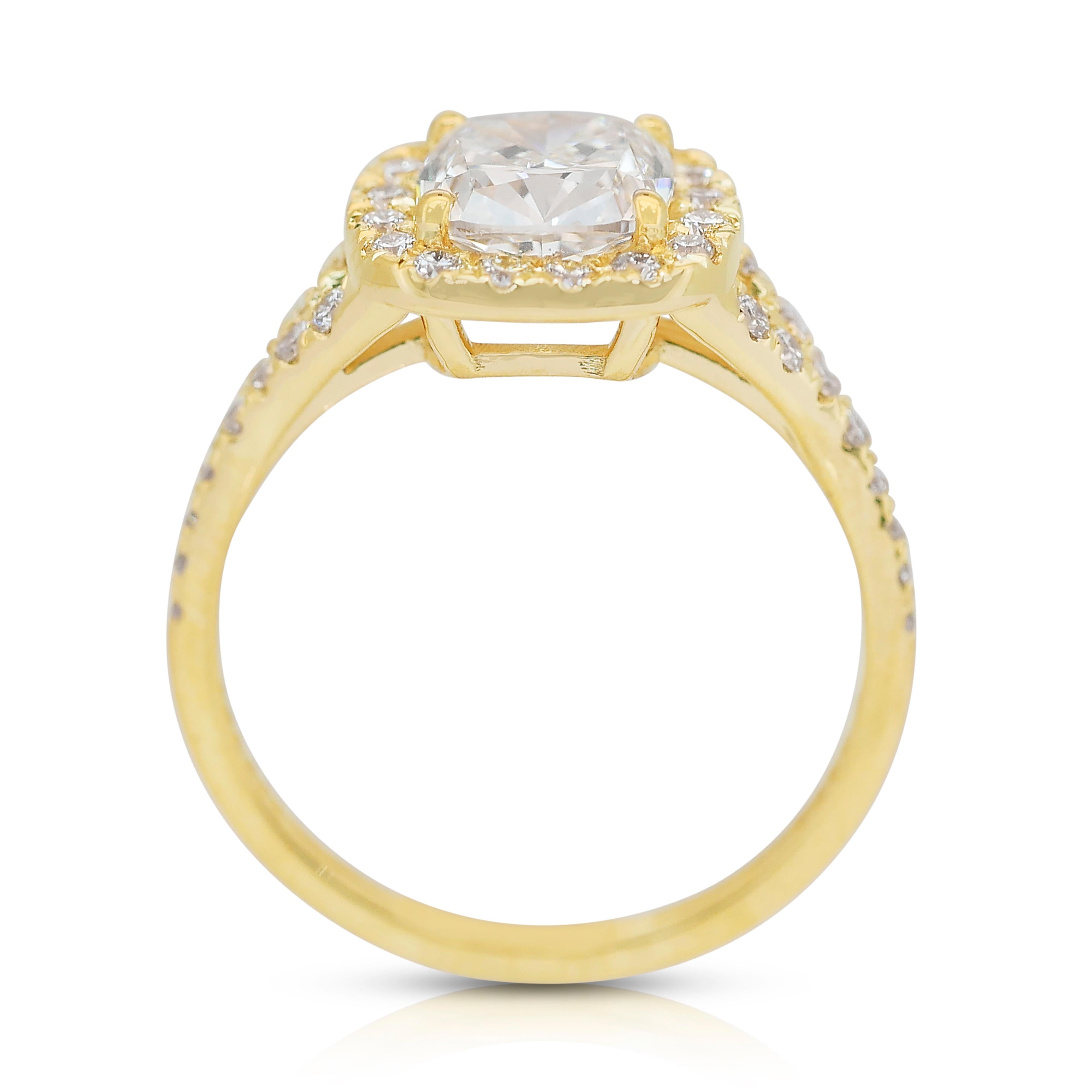 Verführerischer 1,91ct Diamanten Halo Ring in 18k Gelbgold - IGI zertifiziert im Angebot 3