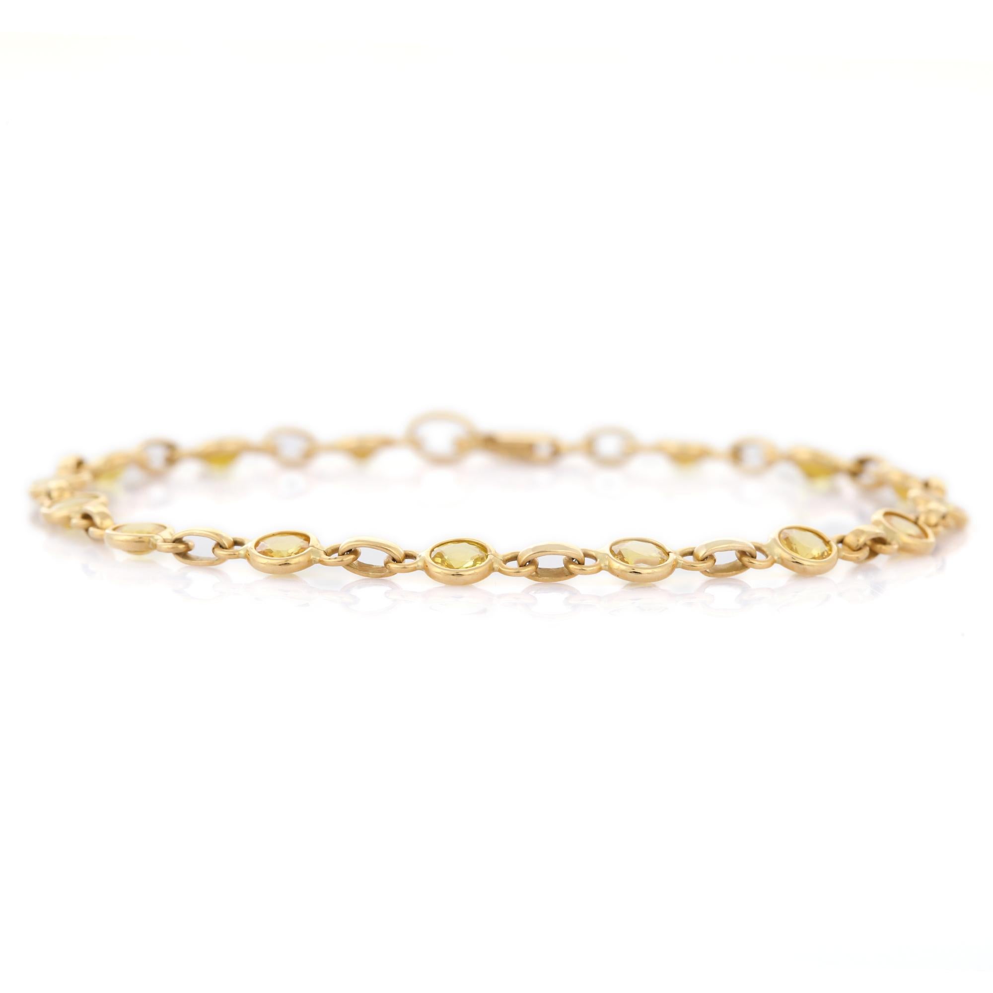 Taille ronde Superbe bracelet à chaîne en or jaune 18 carats avec saphir jaune taille ronde de 4,14 carats en vente