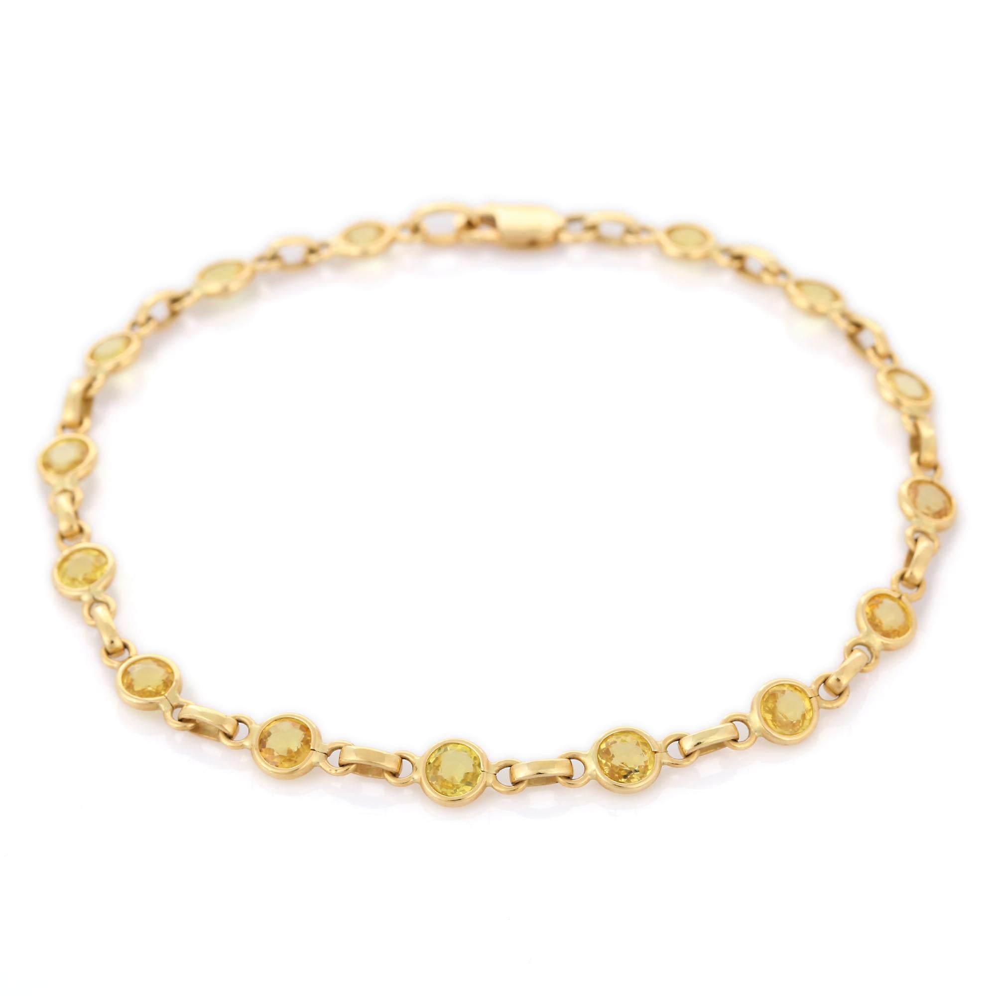Women's Alluring 4.14 Ct Round Cut Yellow Sapphire Chain Bracelet in 18K Yellow Gold For Sale