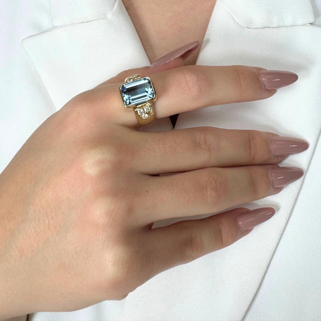 Bague cocktail en or jaune 18k avec aigue-marine et diamants de 6,42ct en vente 5